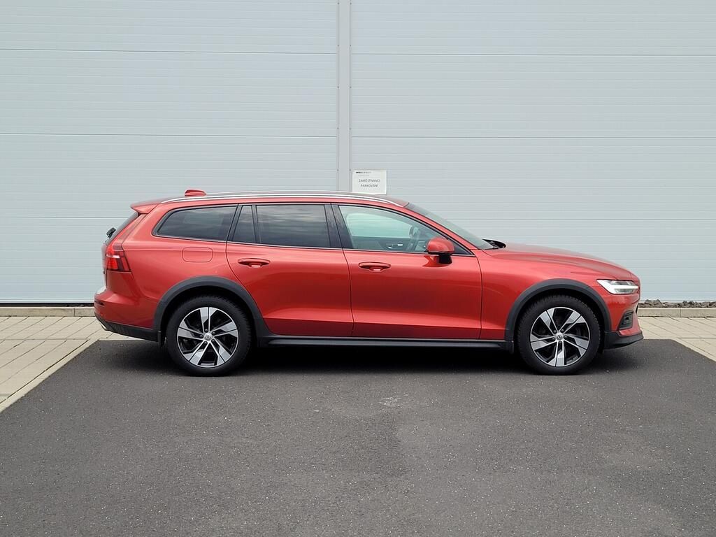 Volvo V60, Cross Country AWD 2.0 B4 145 k - fotka 4