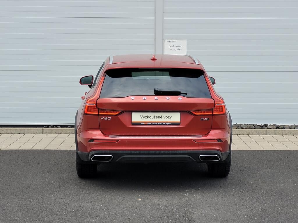 Volvo V60, Cross Country AWD 2.0 B4 145 k - fotka 6