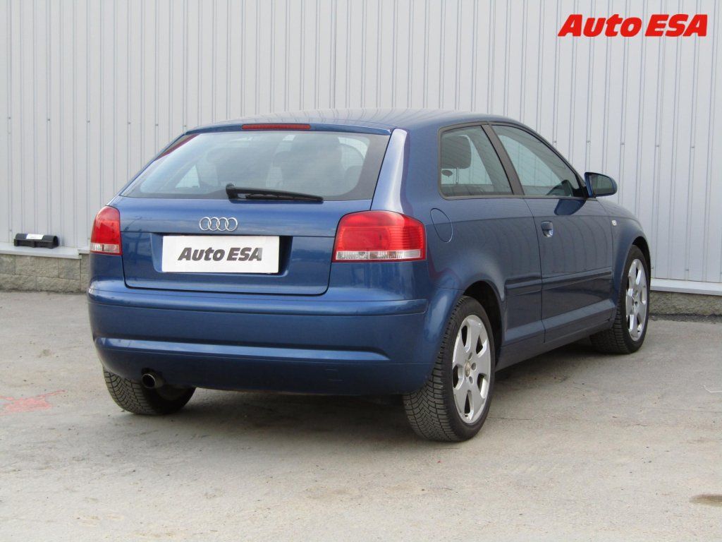Audi A3, 1.6i,AC,výhřev.sed - fotka 4