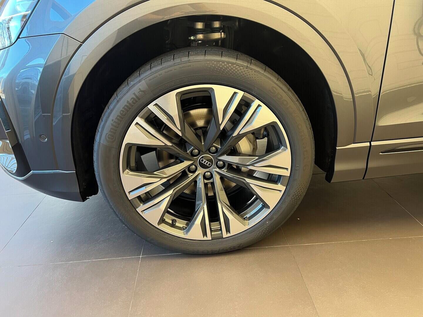Audi Q8, SUV  50 TDI quattro 210 kW - fotka 5