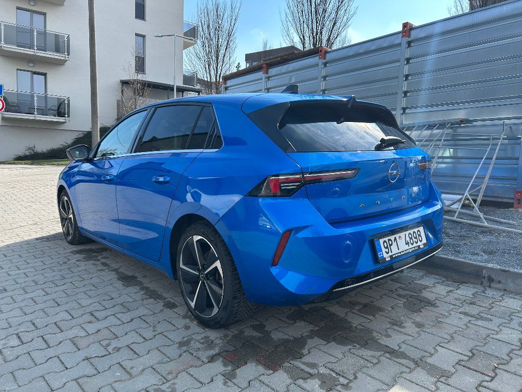 Opel Astra, Elegance 1,2 Turbo 96kW MT6 - fotka 3