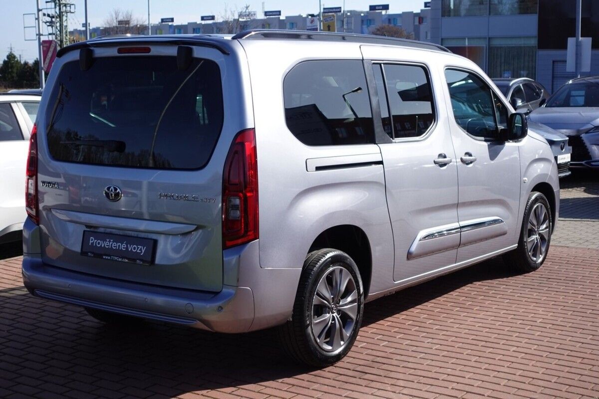 Toyota Proace City Verso, 1.5 D4-D 130 - 8 AT Family 7S - fotka 4