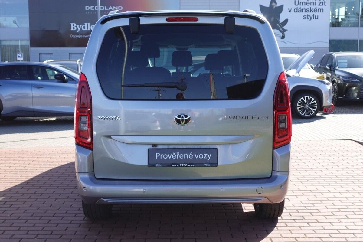 Toyota Proace City Verso, 1.5 D4-D 130 - 8 AT Family 7S - fotka 5