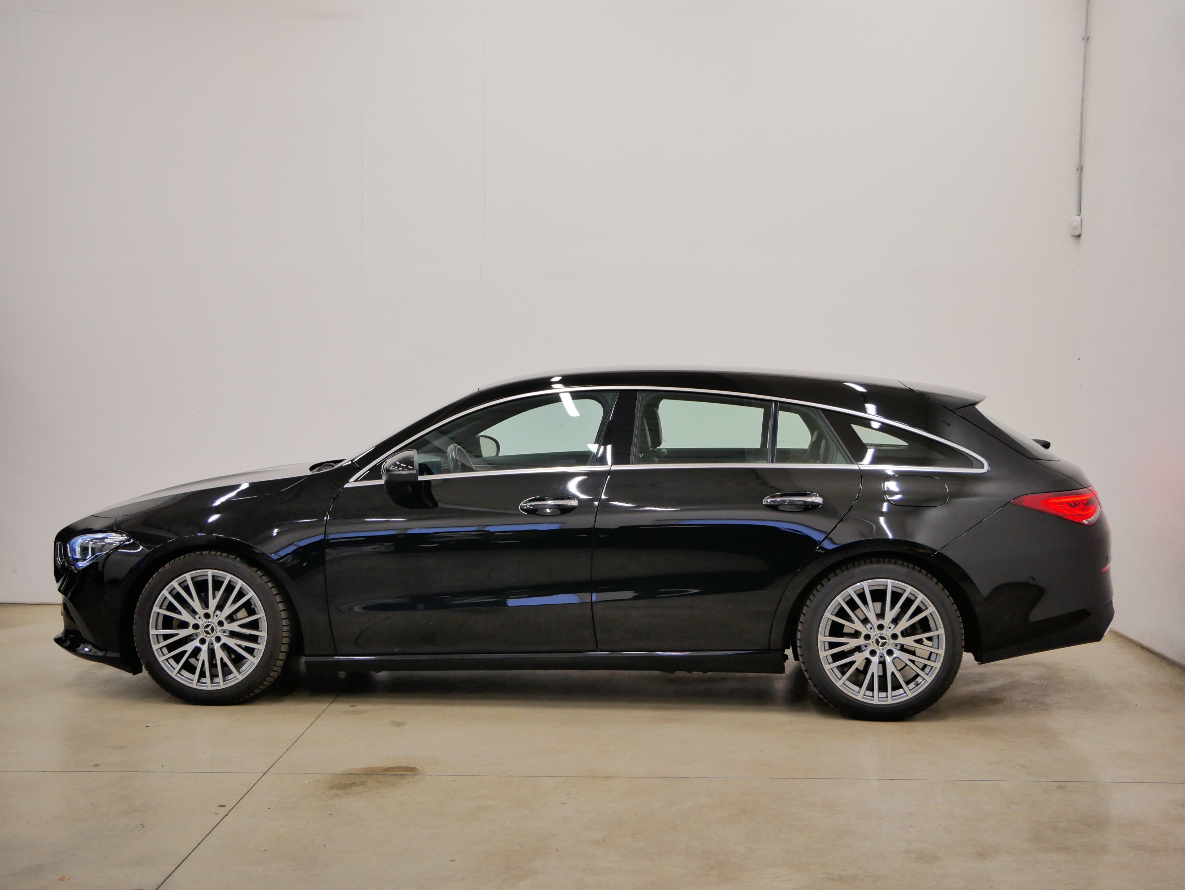 Mercedes-Benz CLA, 1.3i 120 kW Progresive - fotka 3