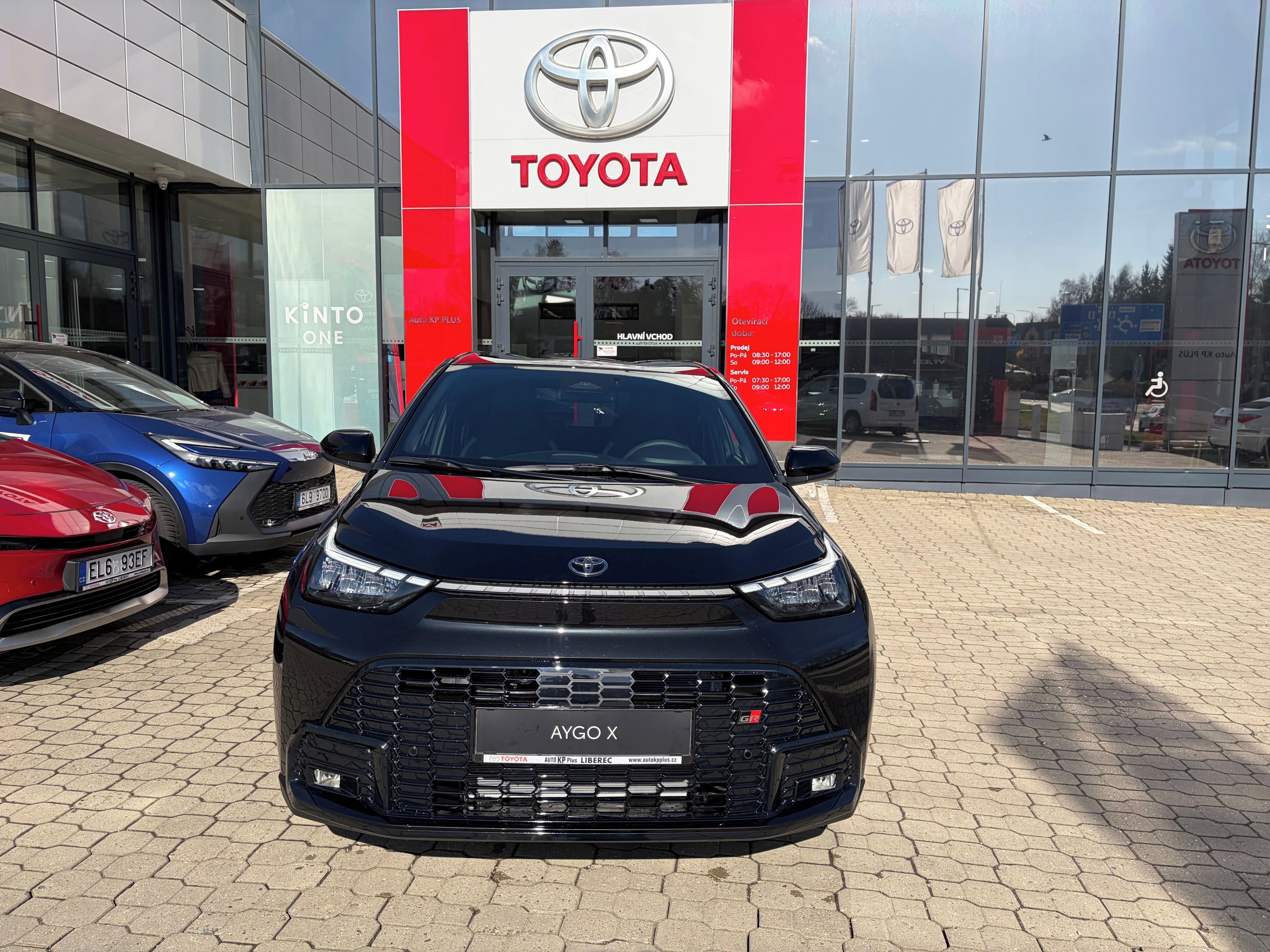 Toyota Aygo, 1,5 HEV 116k GR SPORT JBL - fotka 2