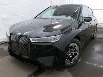 iX50 xDrive Tažné Panorama