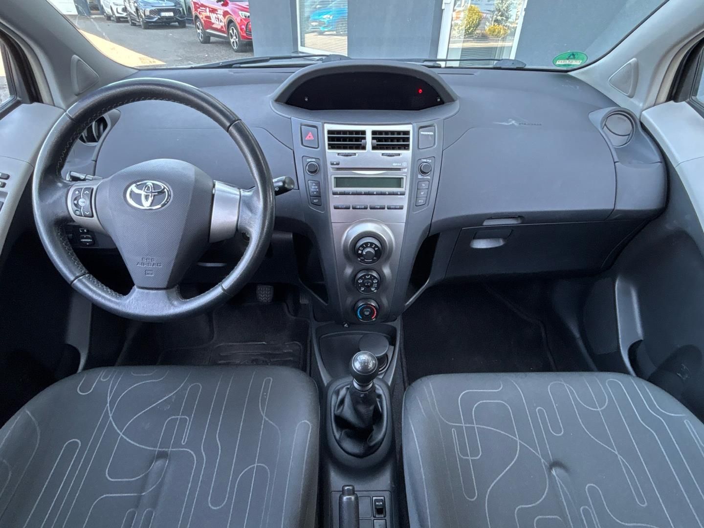 Toyota Yaris, 1.3 i / 74 kW - fotka 5