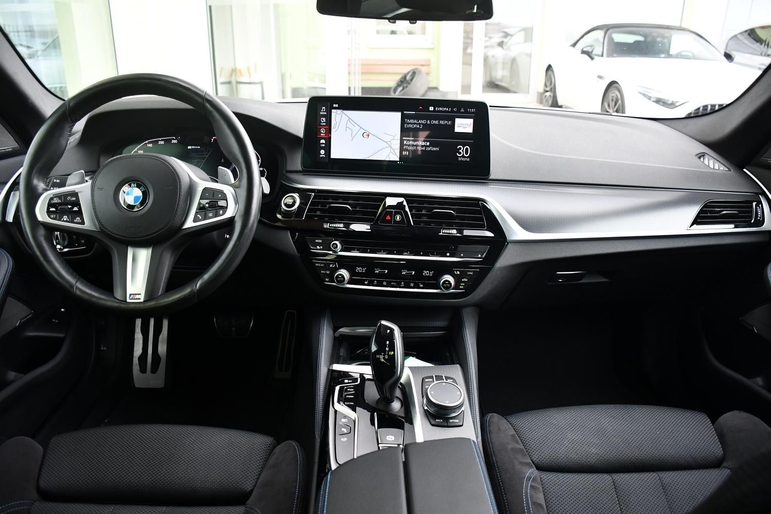 BMW Řada 5, 530e PHEV M-SPORT xD HUD 1M ČR - fotka 6