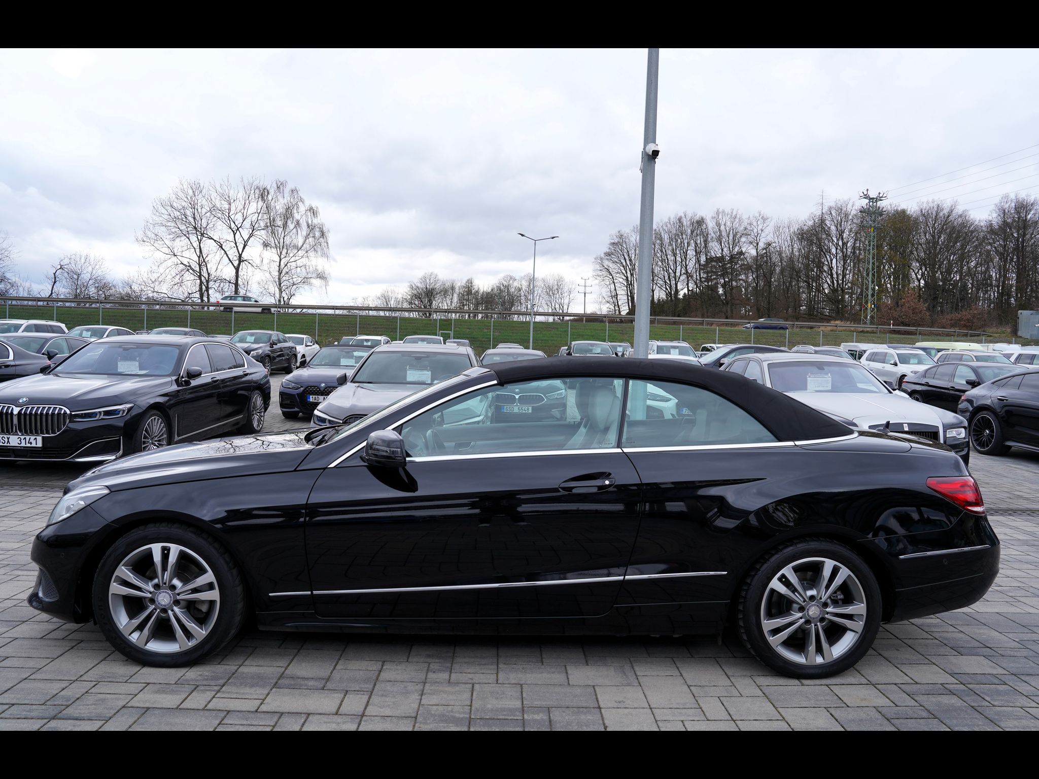 Mercedes-Benz Třídy E, 200 CGI/cabrio/Avangarde/kůže - fotka 3