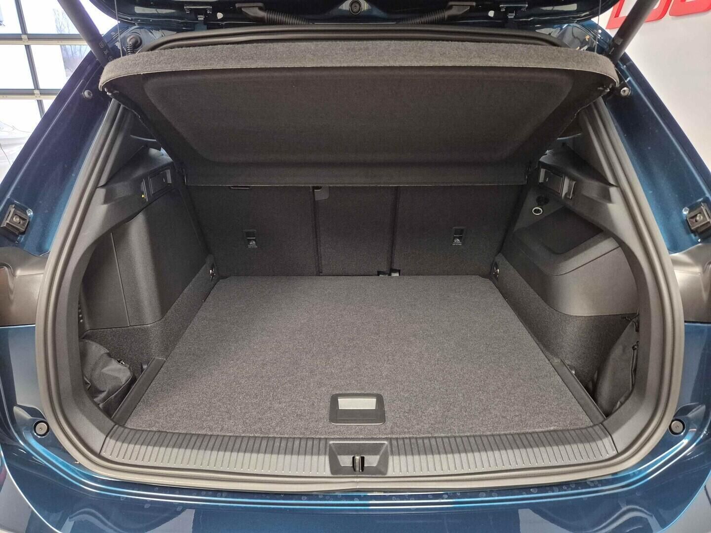 Volkswagen Tiguan, R-Line People 150 kW eHybrid - fotka 6