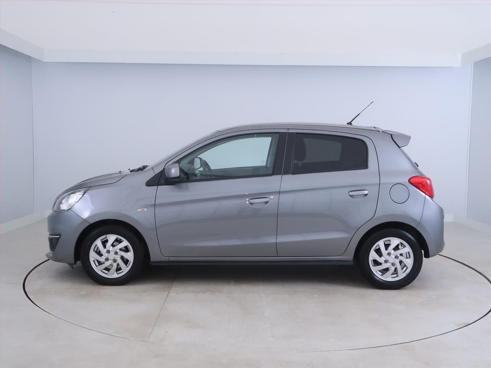 Mitsubishi Space Star, 1.2 MIVEC, Automat, ČR,1.maj - fotka 3