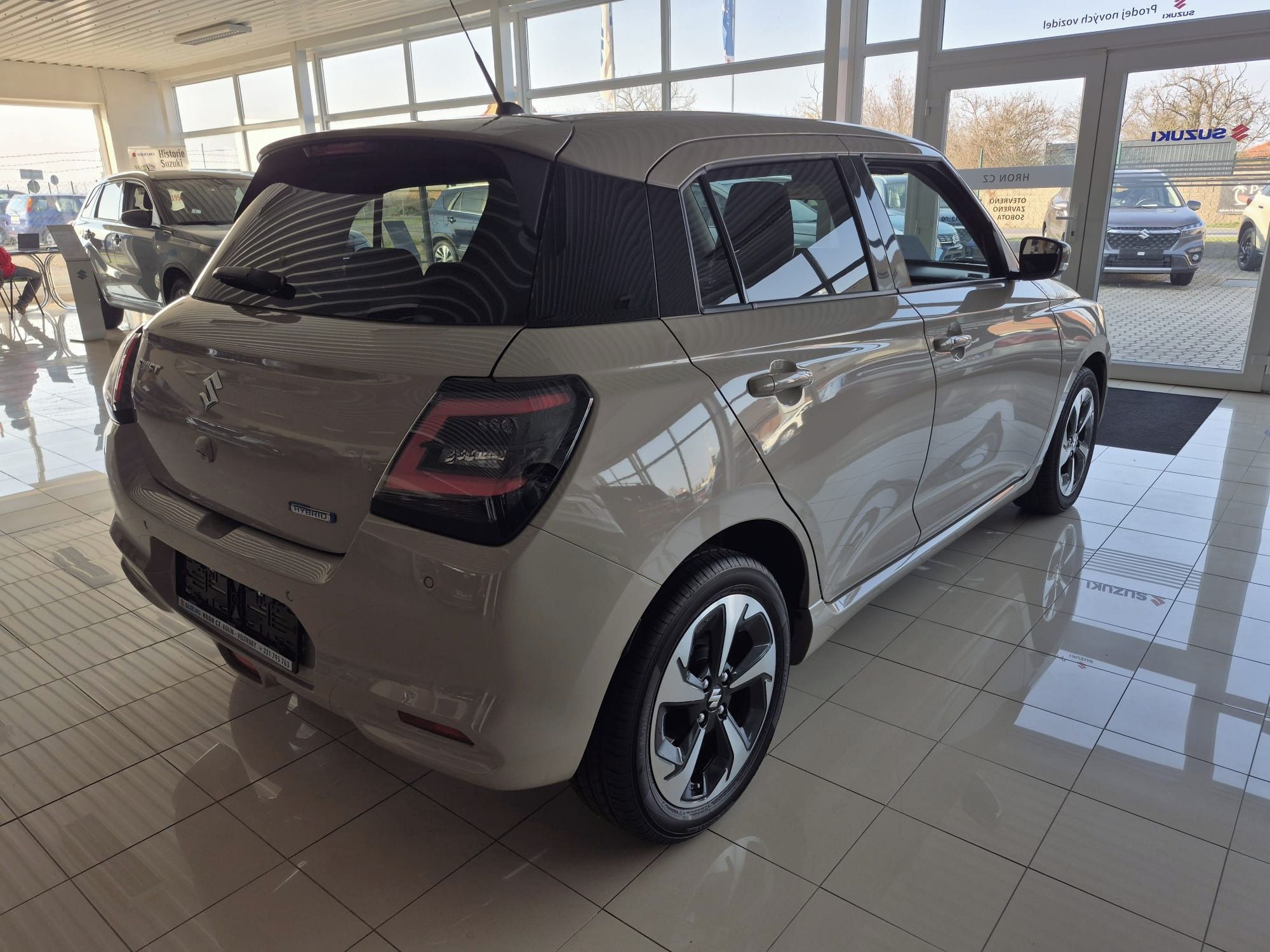 Suzuki Swift, 1,4 Premium automat - fotka 5