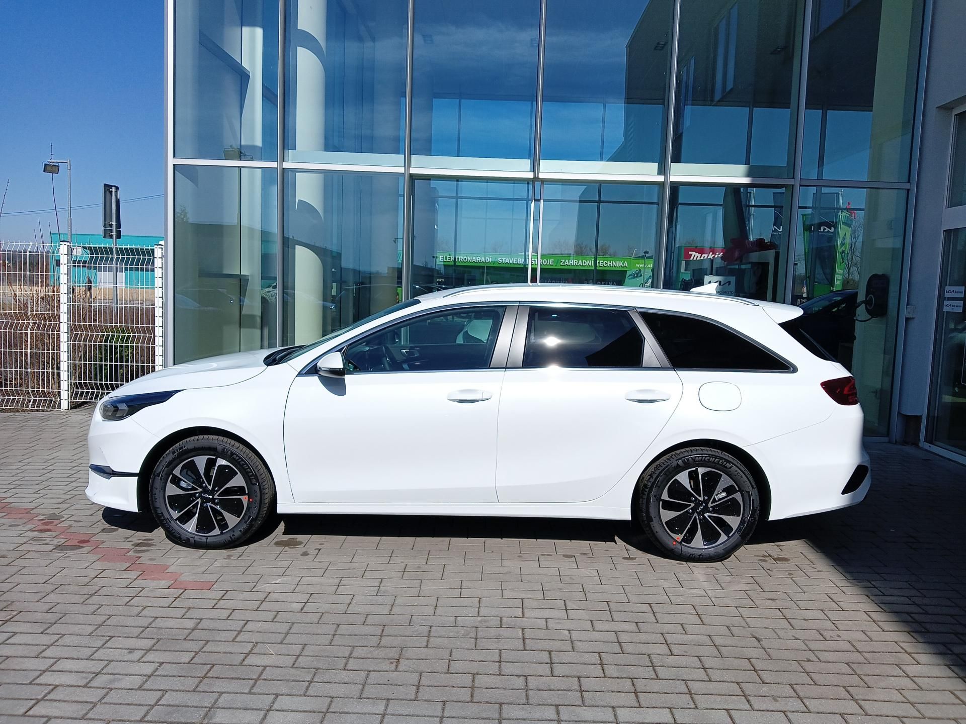 Kia Cee´d, SW 1.5 T-GDi TOP 7DCT MY25 - fotka 2