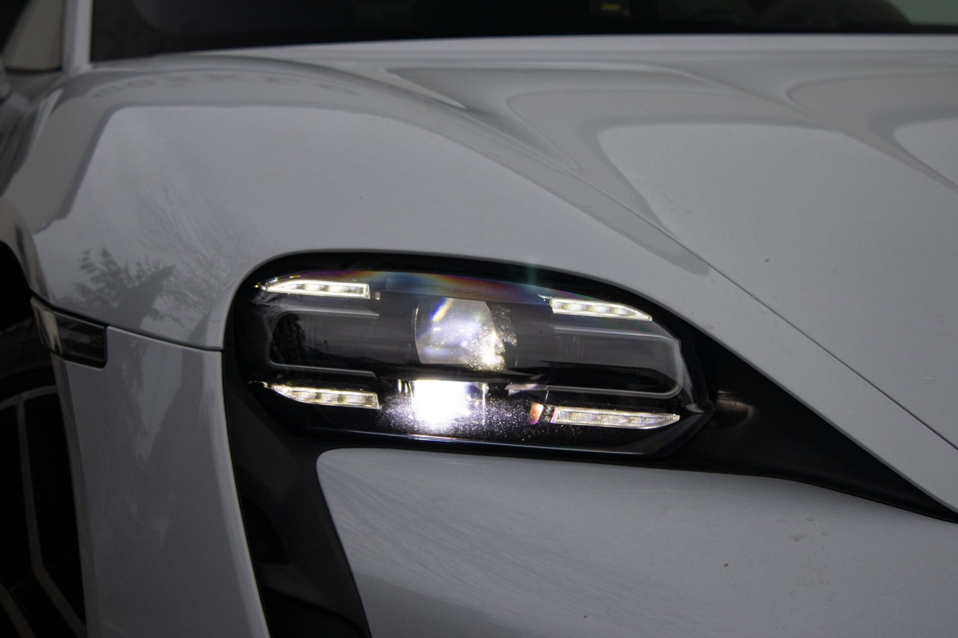 Porsche Taycan - fotka 4