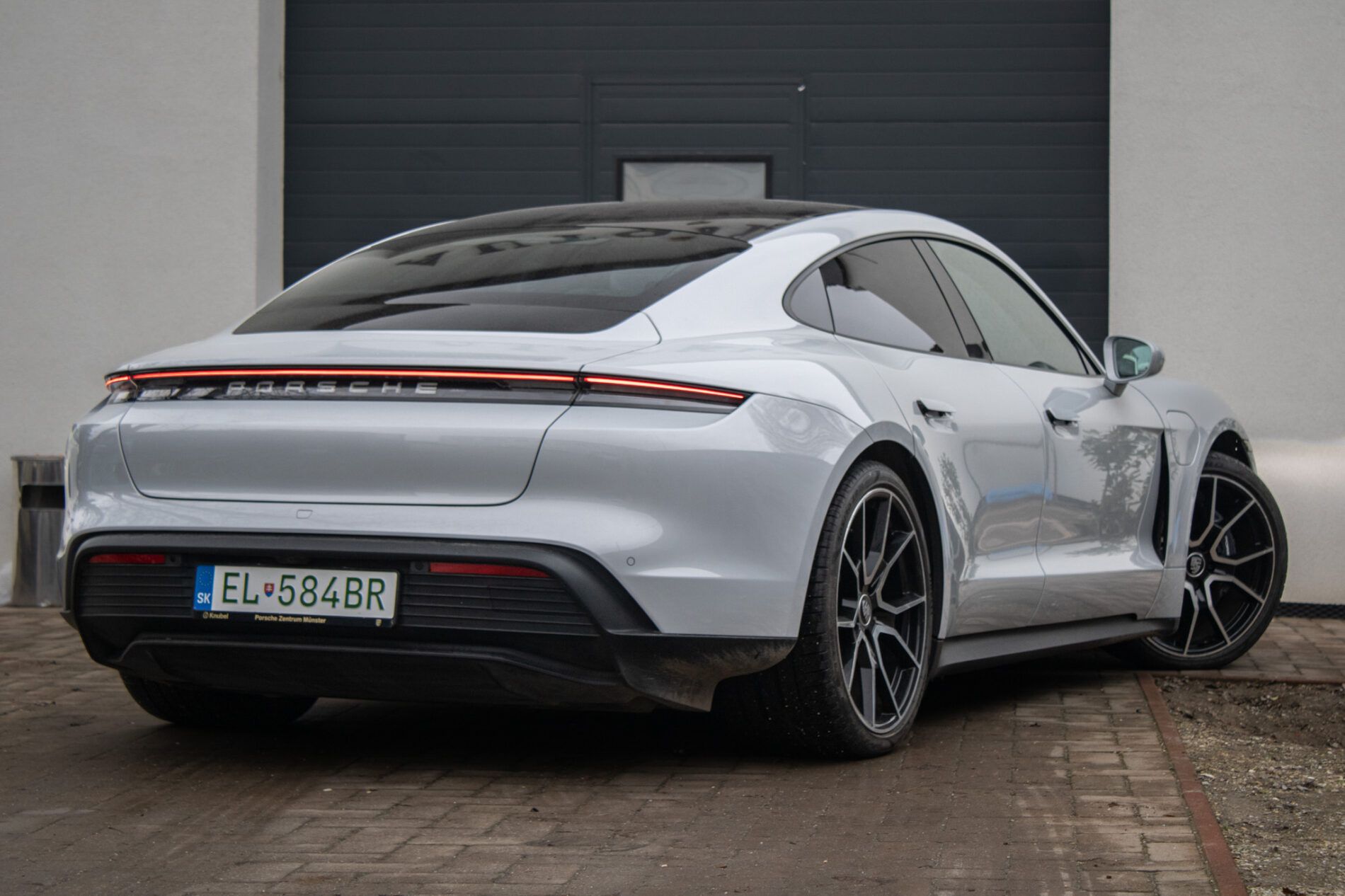 Porsche Taycan - fotka 5