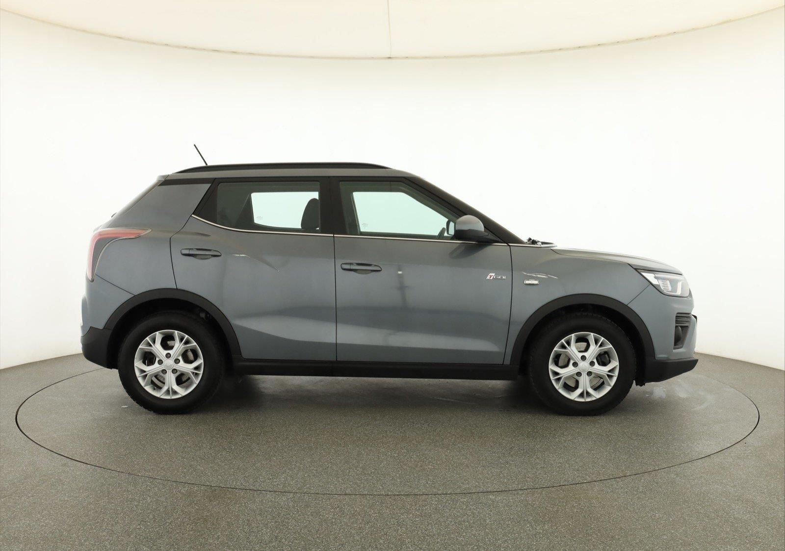 SsangYong Tivoli, 1.5 T-GDI, Automat, ČR,1.maj - fotka 6