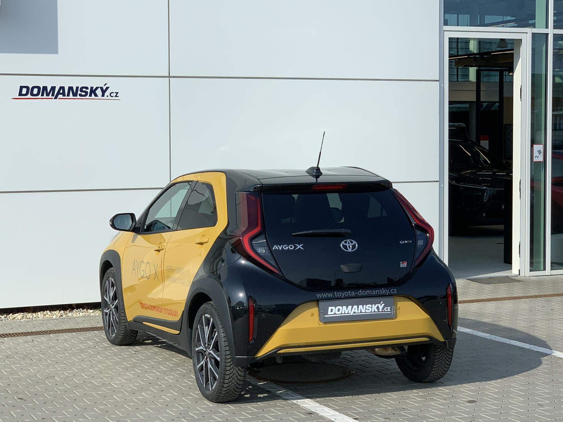Toyota Aygo, X GR SPORT 1,5 HEV AT - fotka 3
