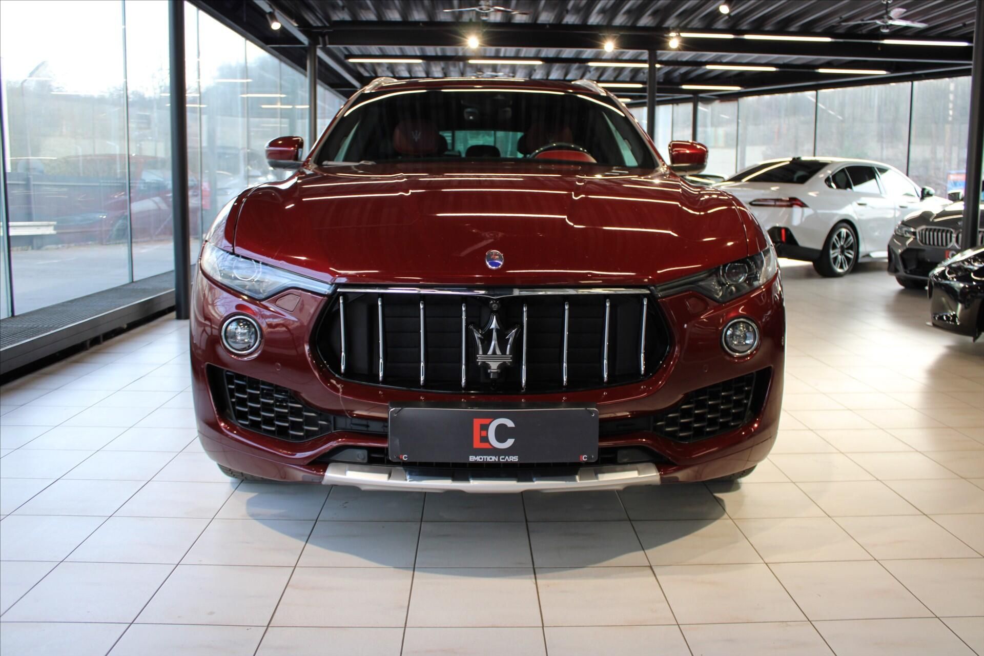 Maserati Levante, SQ4 GranLusso ACC/Pano/B&W - fotka 2