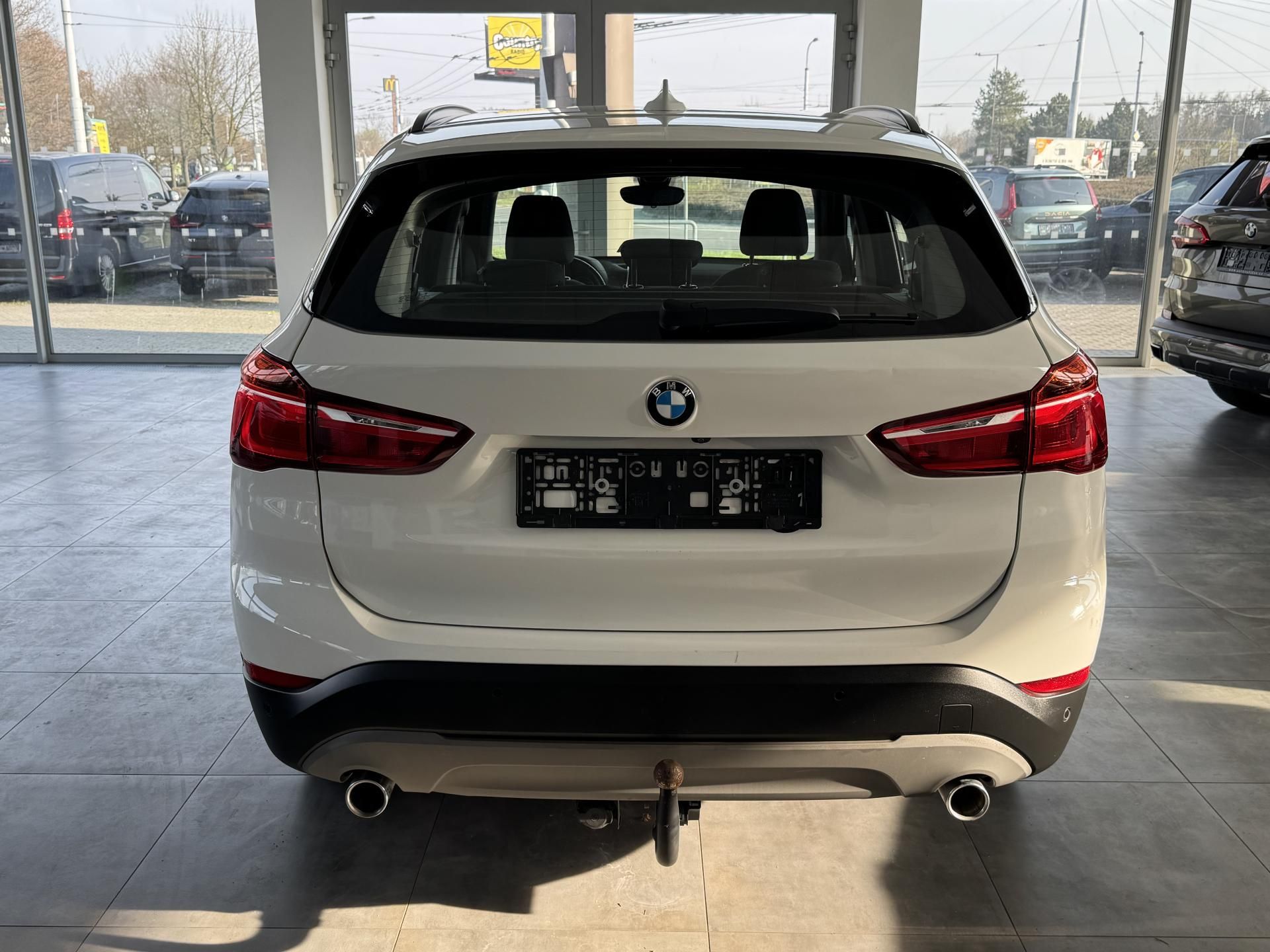 BMW X1, xDrive 18d AUT. LED NAVI TAŽNÉ - fotka 6