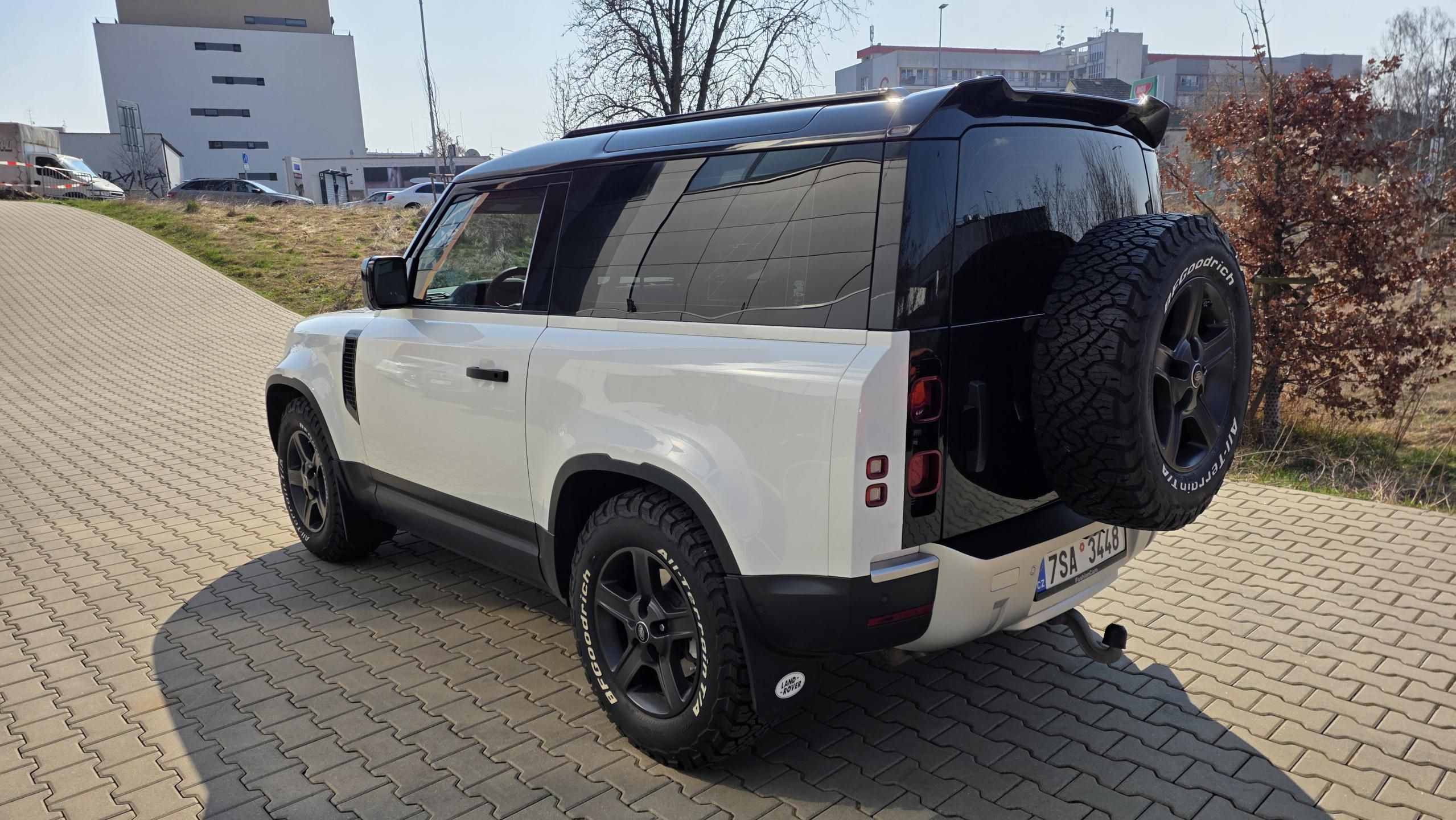 Land Rover Defender, TOP STAV VZDUCH VELKÝ SERVIS - fotka 6