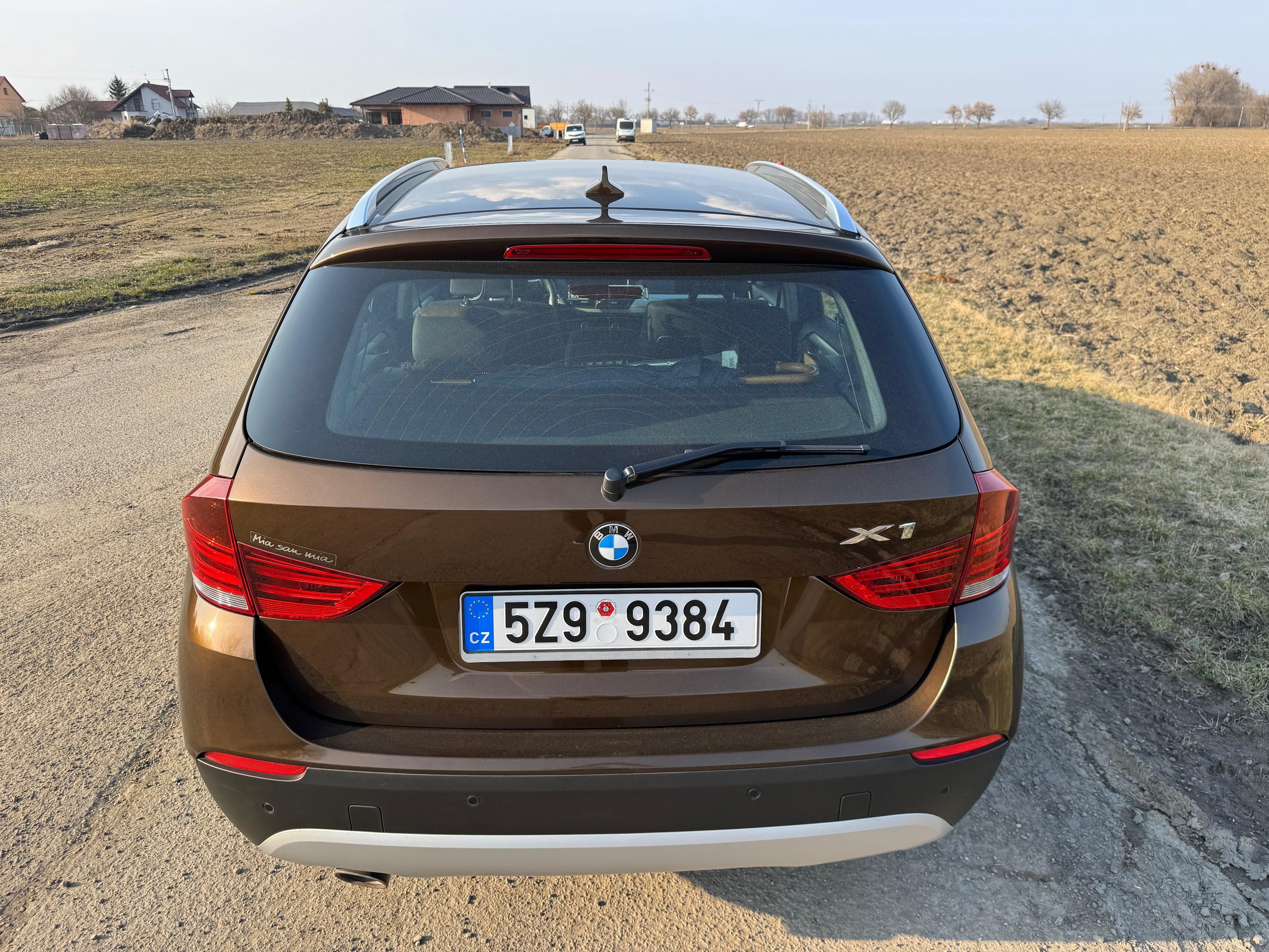 BMW X1, xDrive20d 4x4, nafta, automat - fotka 3