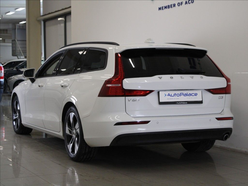 Volvo V60, 2,0 D3 110kW AT Mom.2xSady - fotka 3