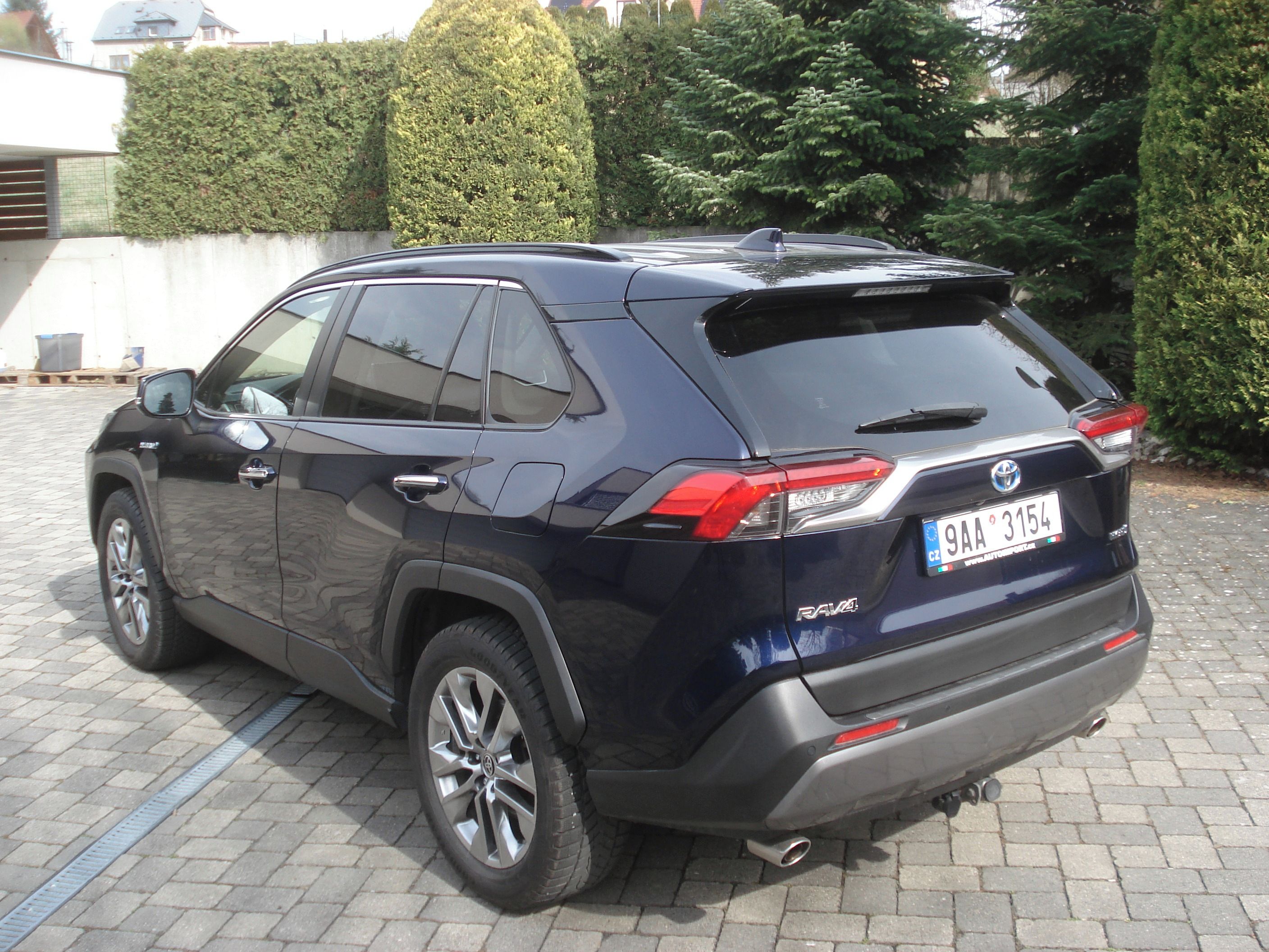 Toyota Rav4, 2.5 Hyb Executive 4WD ČR DPH - fotka 2