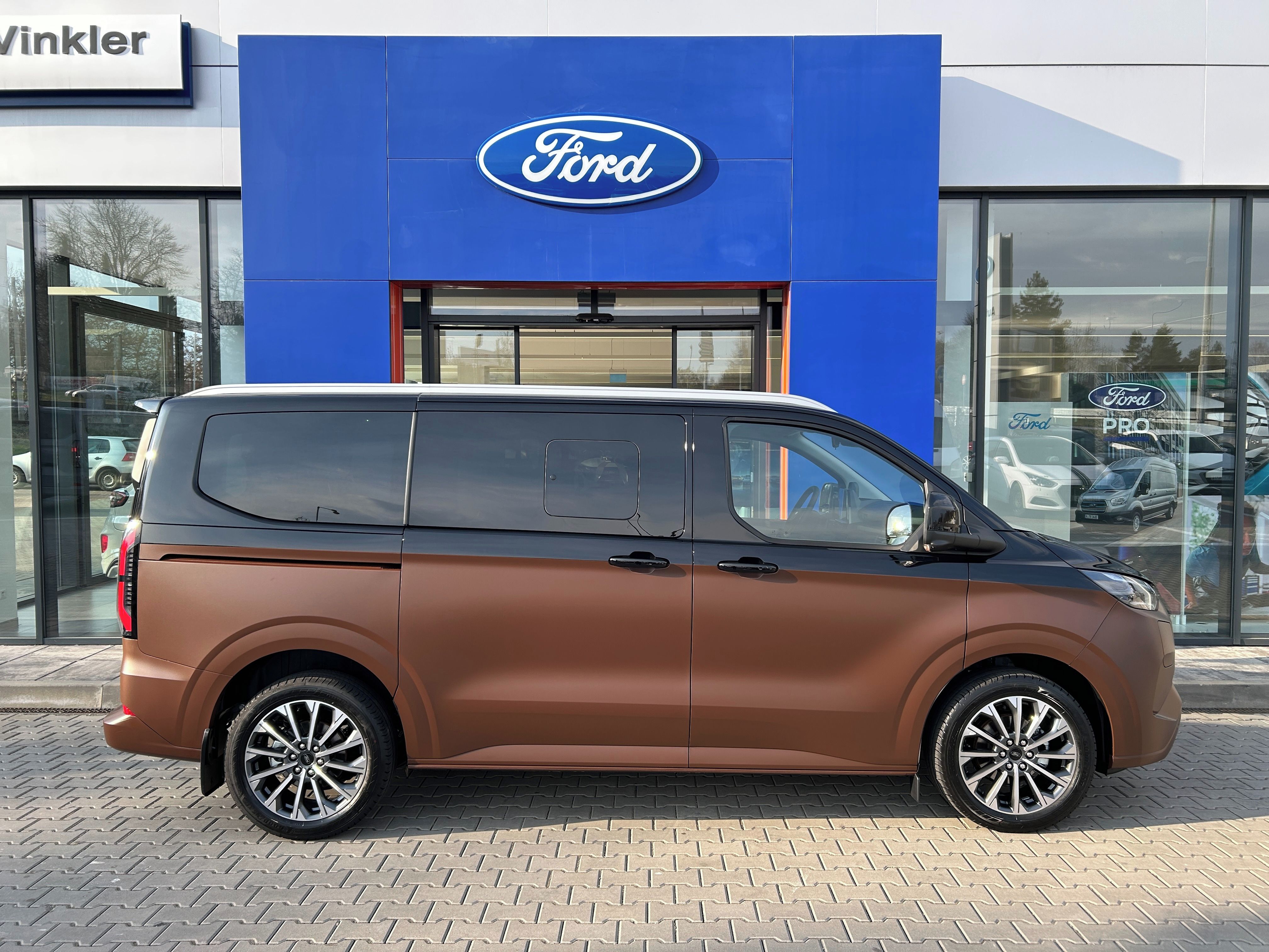 Ford Tourneo Custom, Titanium X L1 2.5 PHEV 171kW - fotka 5