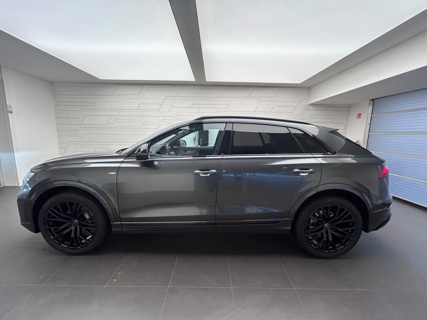 Audi Q8, SUV 50 TDI quattro 210 kW - fotka 3