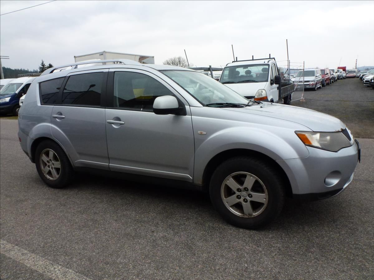 Mitsubishi Outlander, 2,0 Di-D 103KW (VW) 4x4 - fotka 5