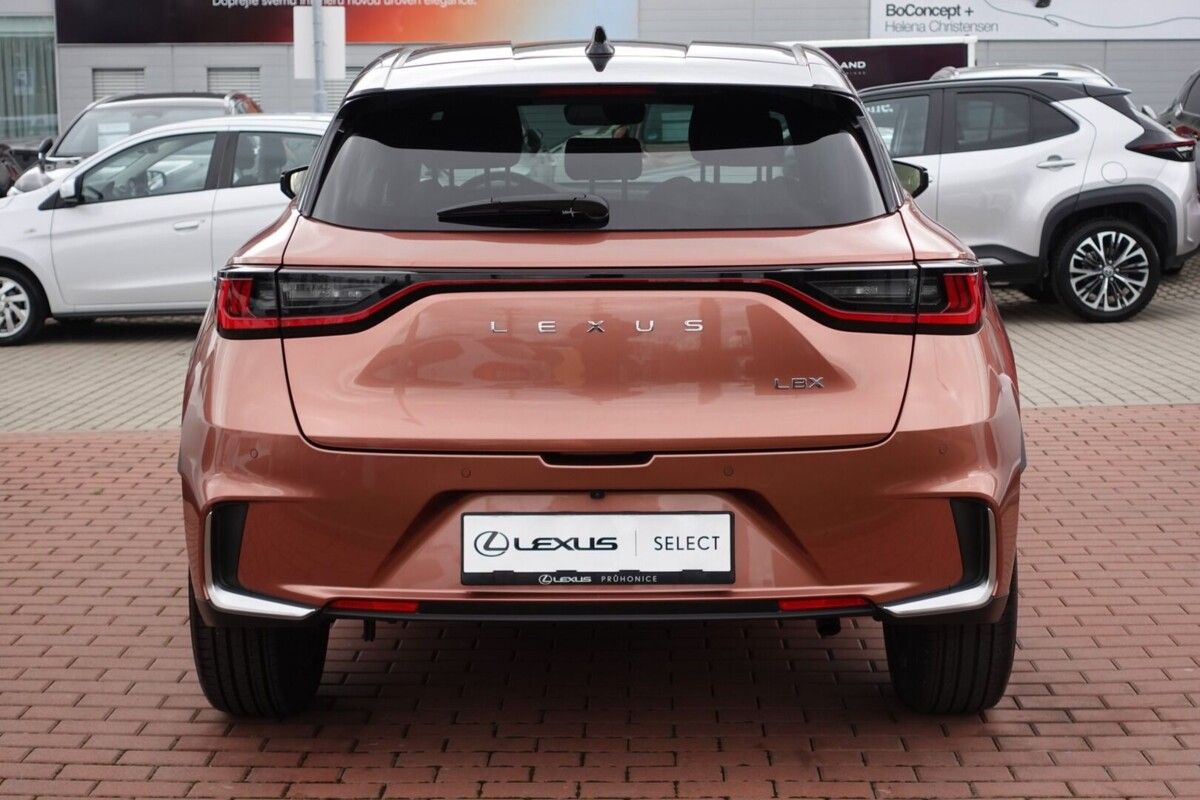 Lexus LBX, 1,5 HEV Emotion Tech FWD - fotka 6
