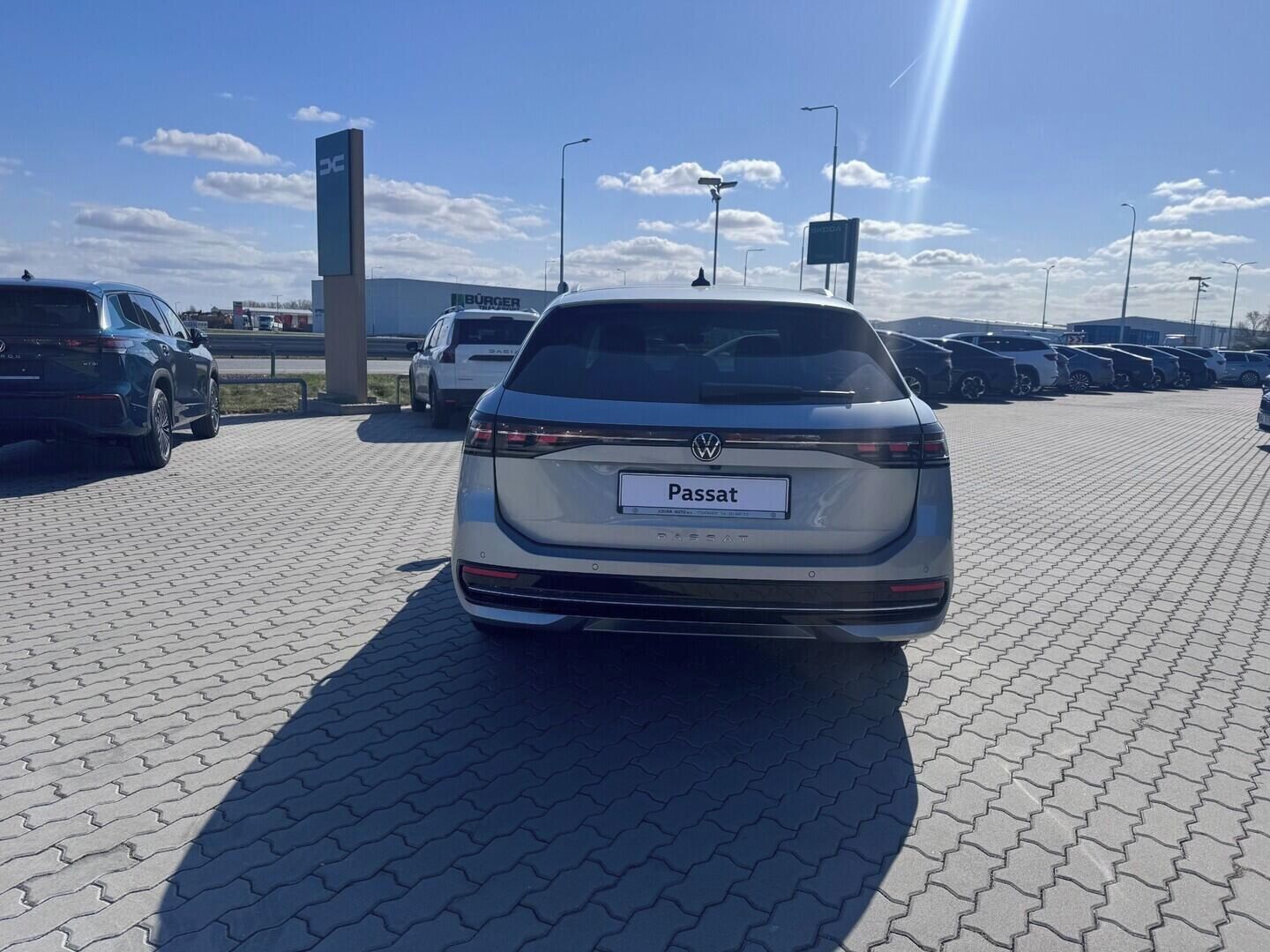 Volkswagen Passat, Elegance 2,0 TDI 110 kW  7 Aut - fotka 6