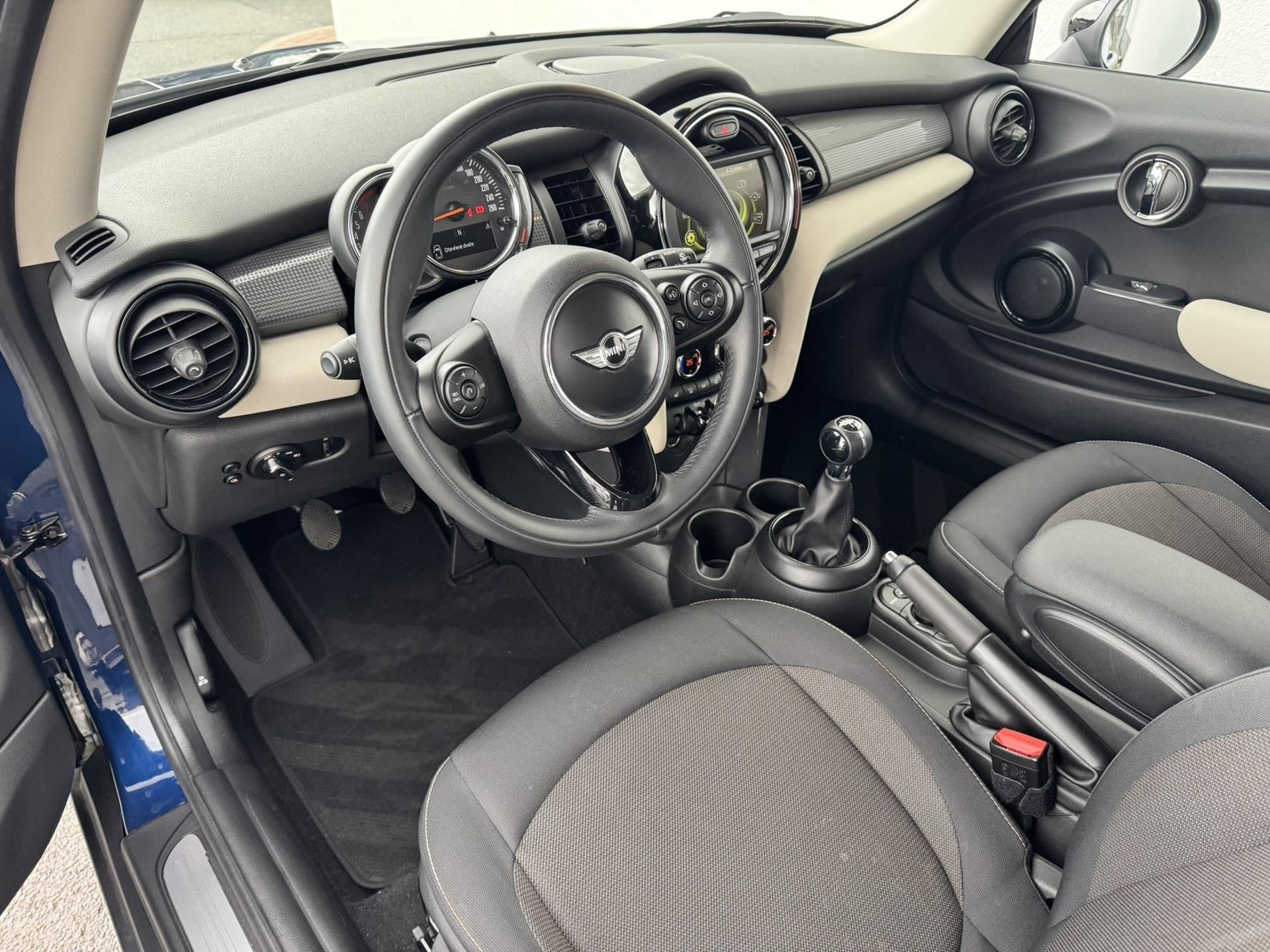 Mini Cooper, Cooper pouze 130 km - fotka 5