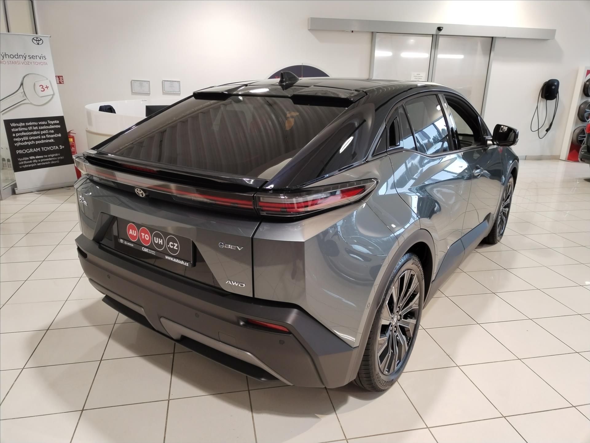 Toyota C-HR, BEV 77 kWh  AWD EXECUTIVE VIP - fotka 3
