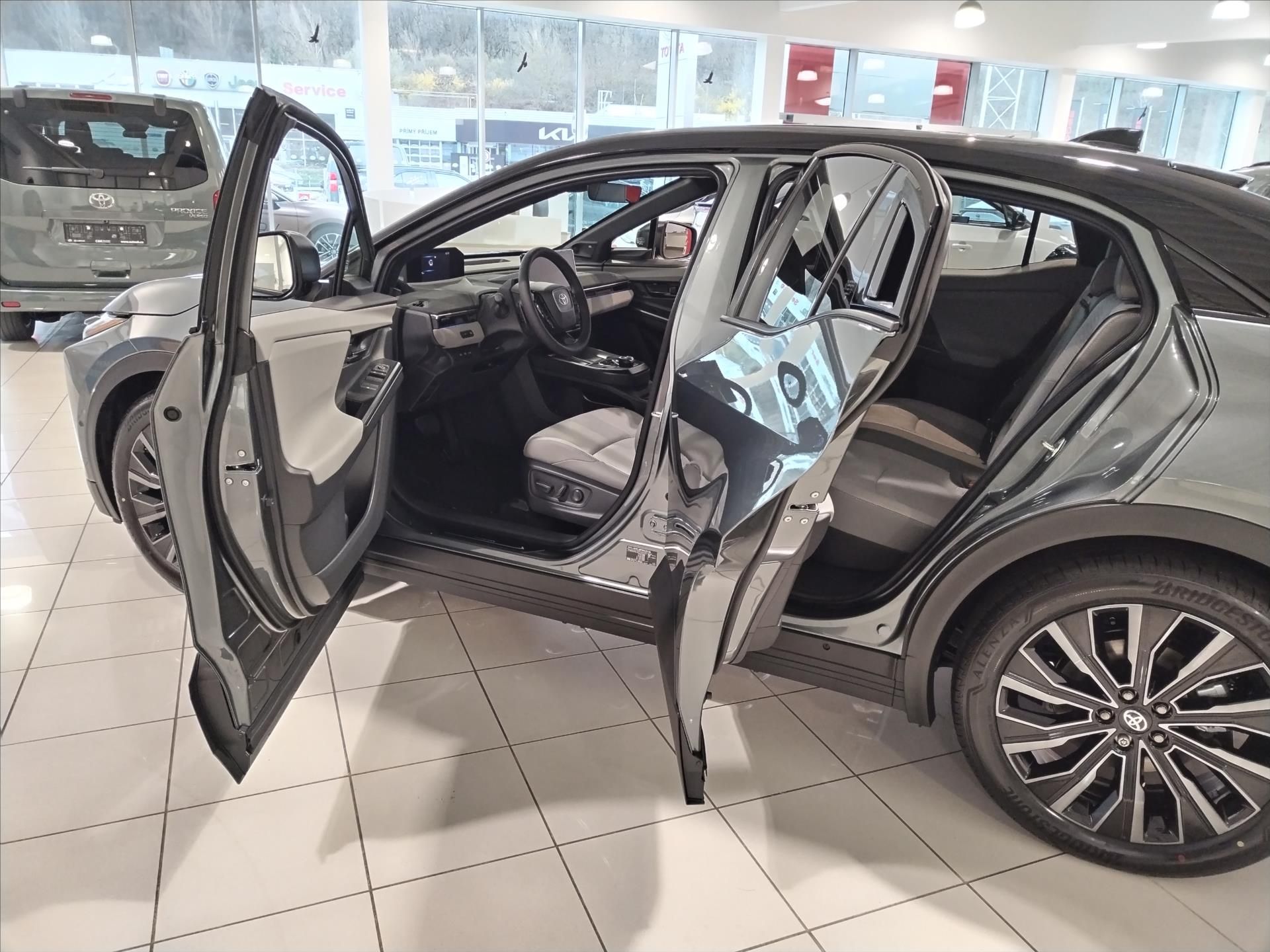 Toyota C-HR, BEV 77 kWh  AWD EXECUTIVE VIP - fotka 5