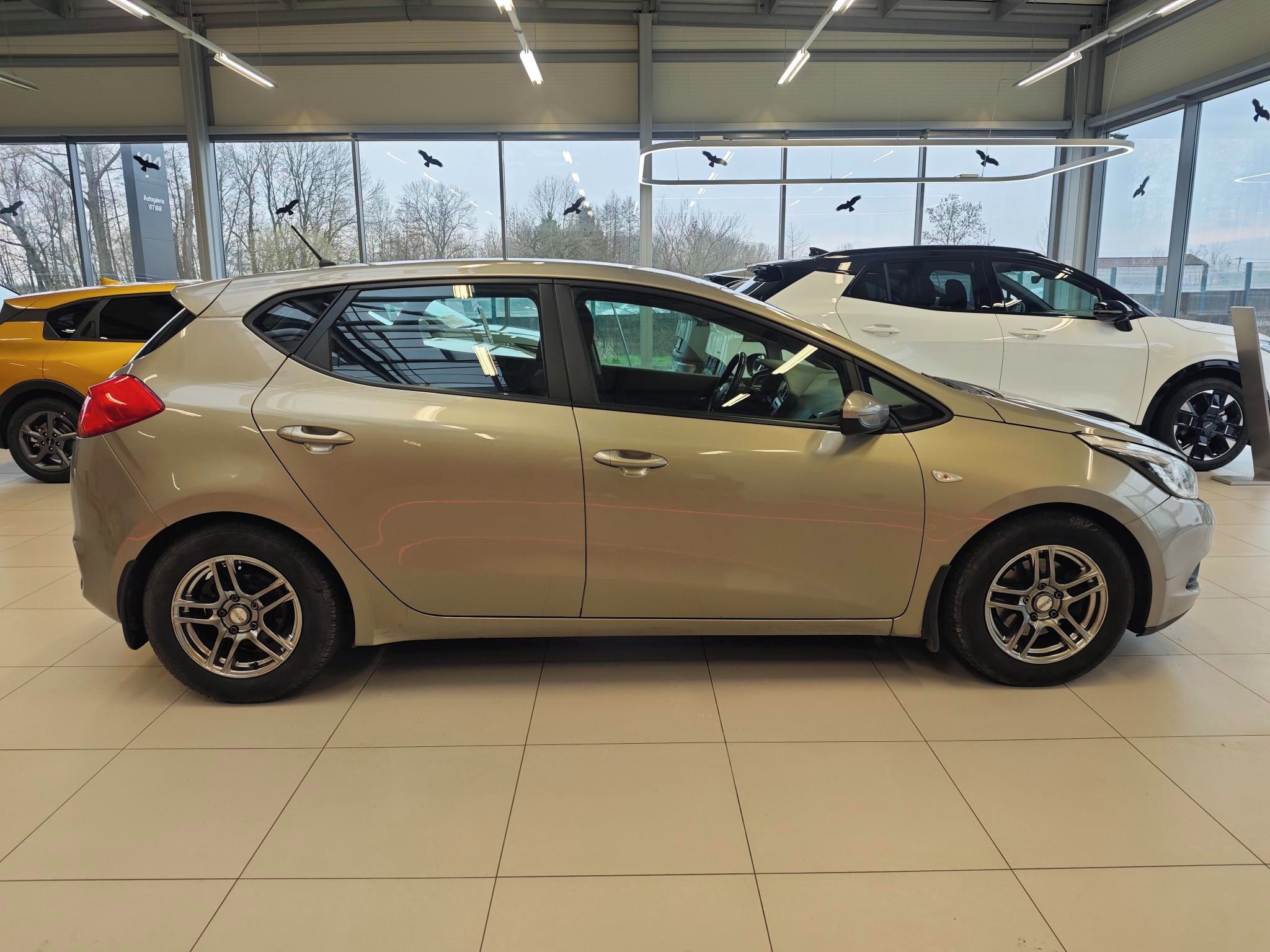 Kia Cee´d, 5HB 1,4 CVVT 74kW - fotka 5