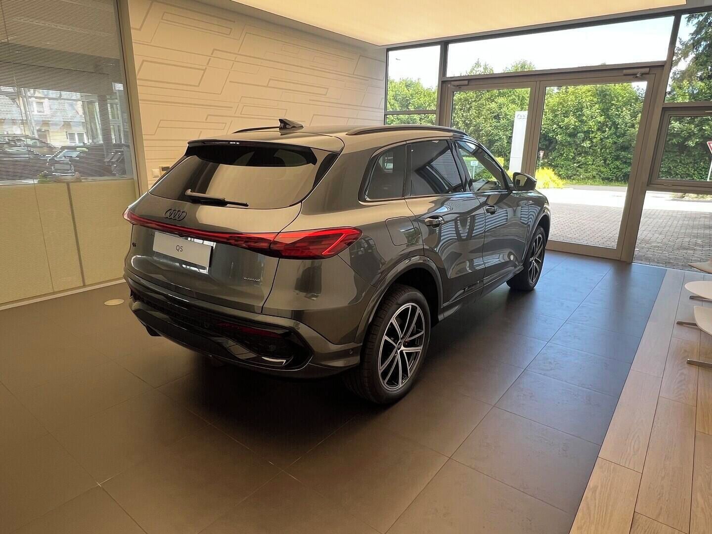 Audi Q5, S-line 40 TDI quattro STR 150 - fotka 3