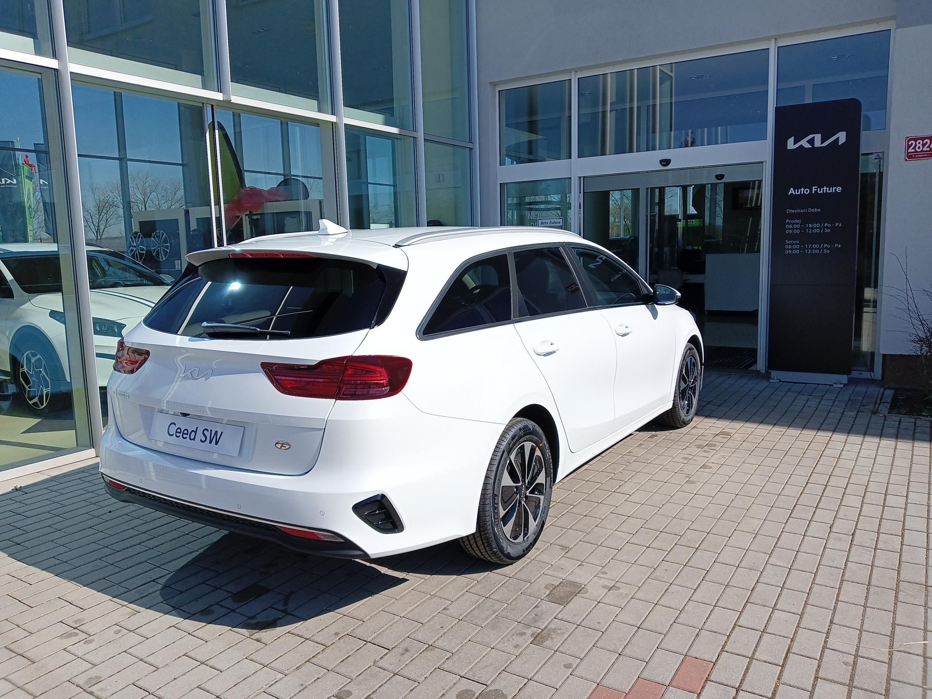 Kia Cee´d, SW 1.5 T-GDi TOP 7DCT MY25 - fotka 4
