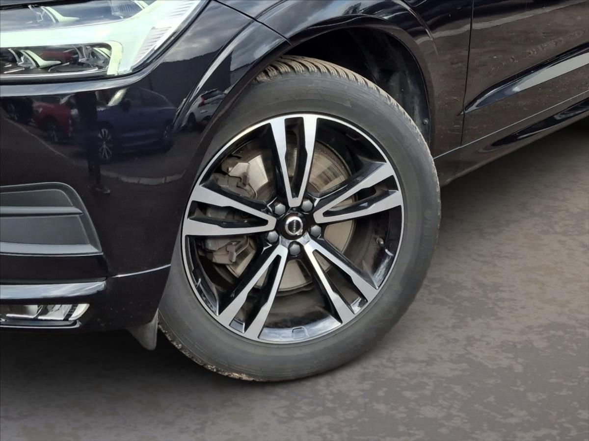 Volvo XC60, 2,0 B4 AWD MOMENTUM+ - fotka 6