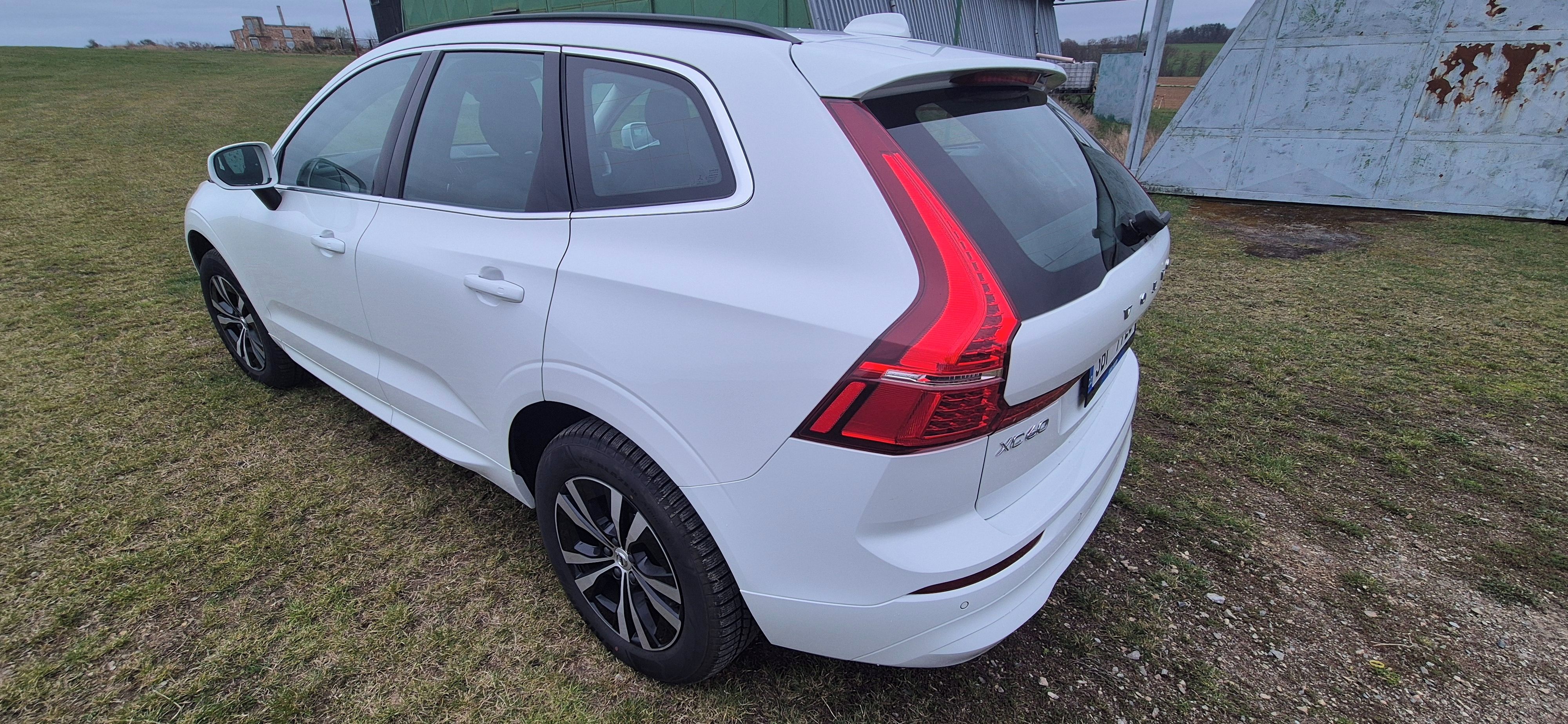 Volvo XC60, B4 AWD Momentum Pro - fotka 6