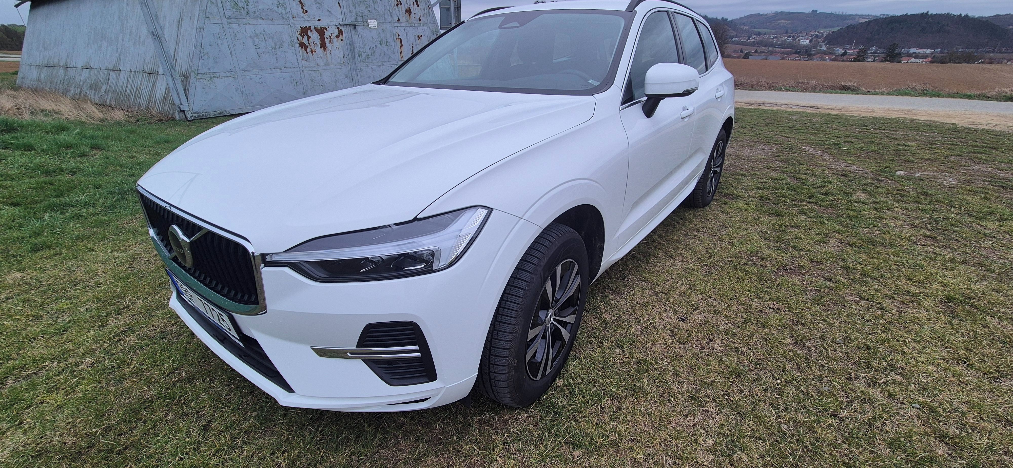 Volvo XC60, B4 AWD Momentum Pro - fotka 3