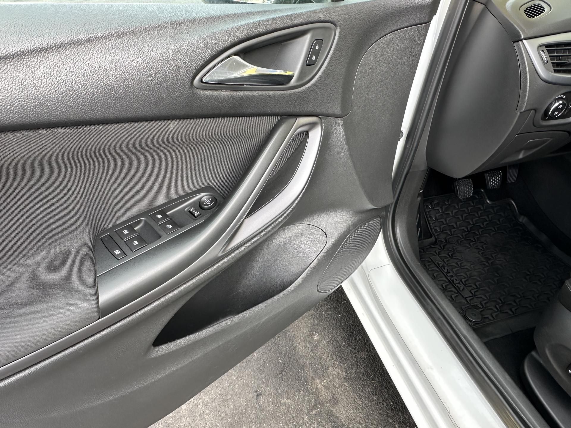Opel Astra, KOMBI 1.0/77kW 2.Maj. * TZ - fotka 5