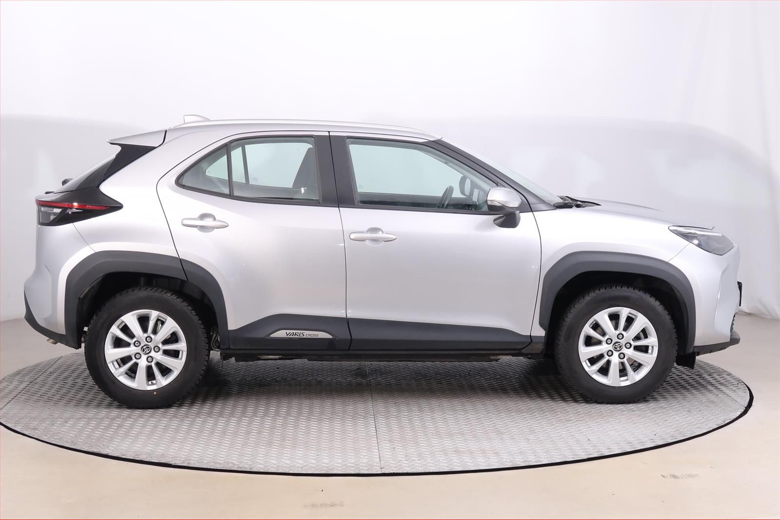 Toyota Yaris Cross, 1.5 VVT-i, Comfort, ČR,1.maj - fotka 6