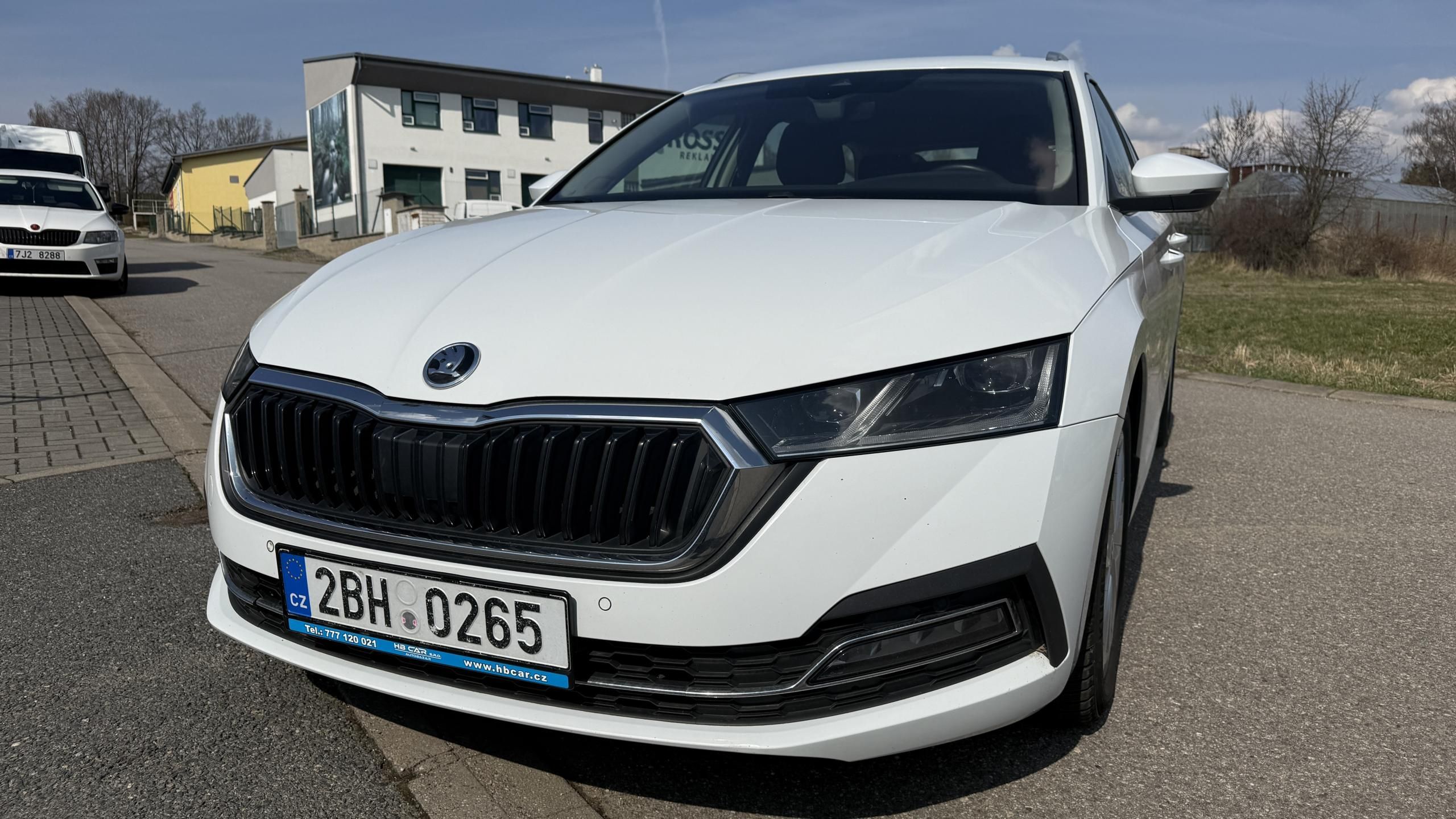 Škoda Octavia, 2.0TDI KOMBI MANUÁL - fotka 2
