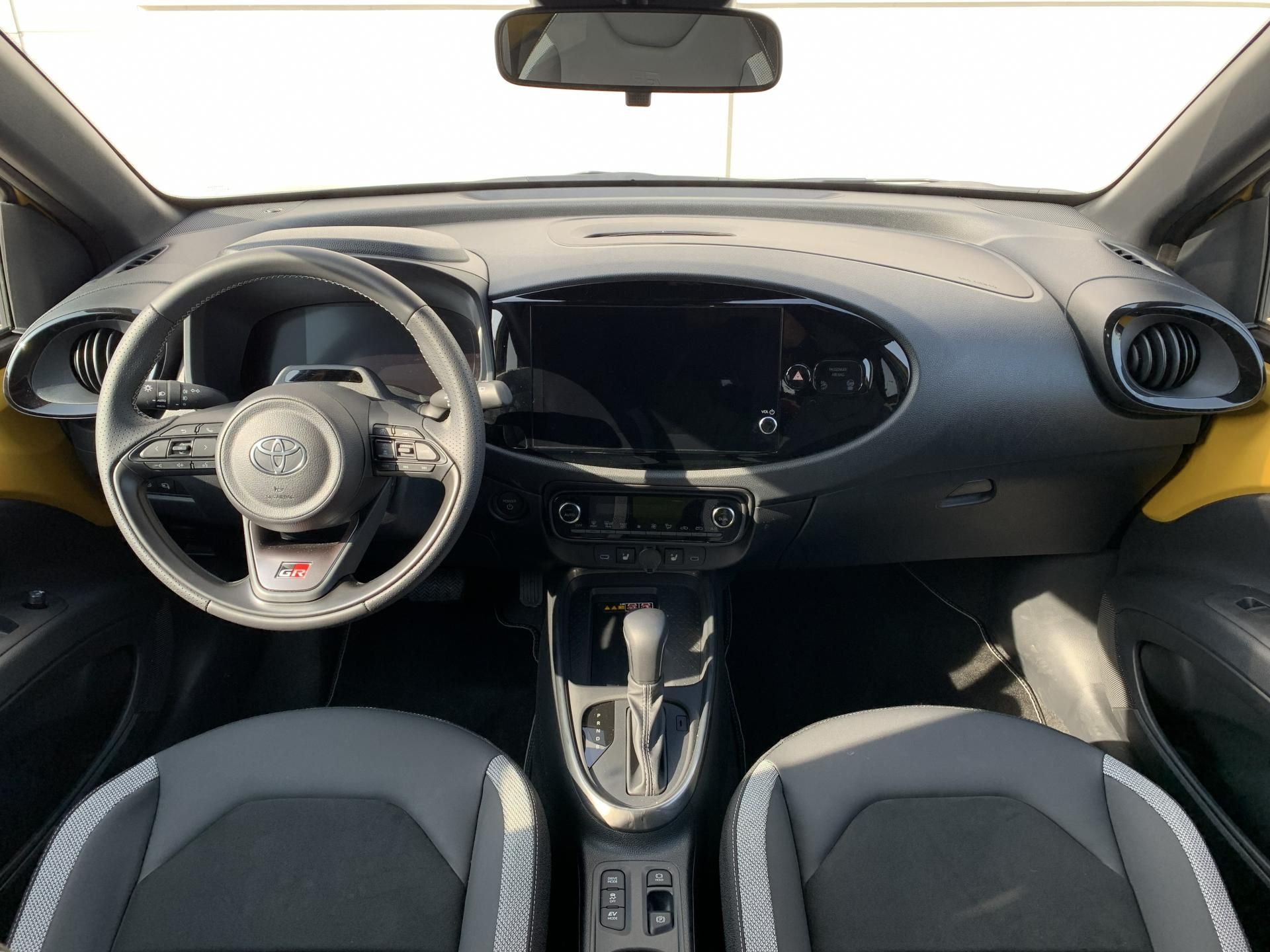 Toyota Aygo, X GR SPORT 1,5 HEV AT - fotka 5