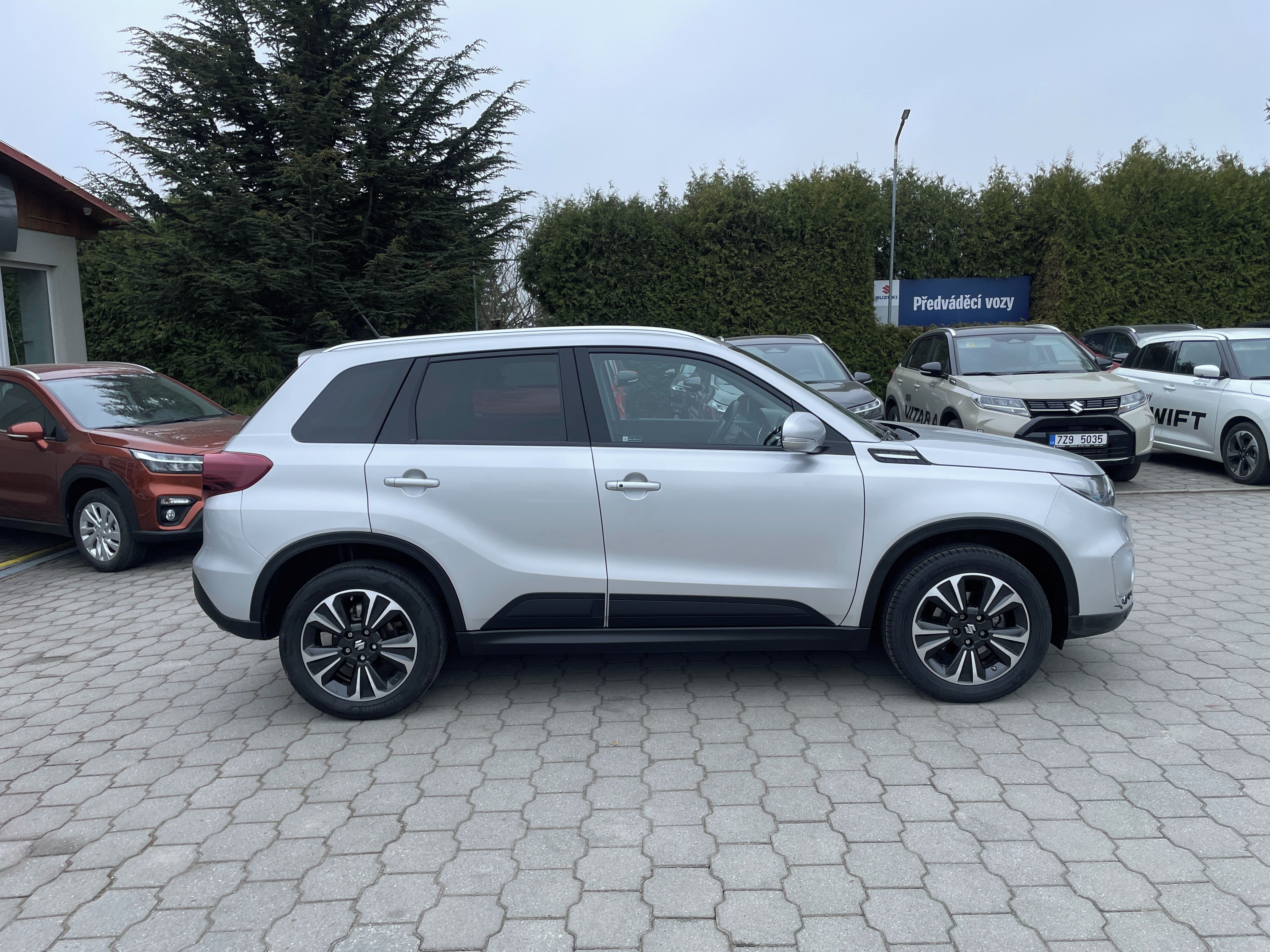 Suzuki Vitara, 1,5 Elegance Pano. 4x4 Hybrid - fotka 2