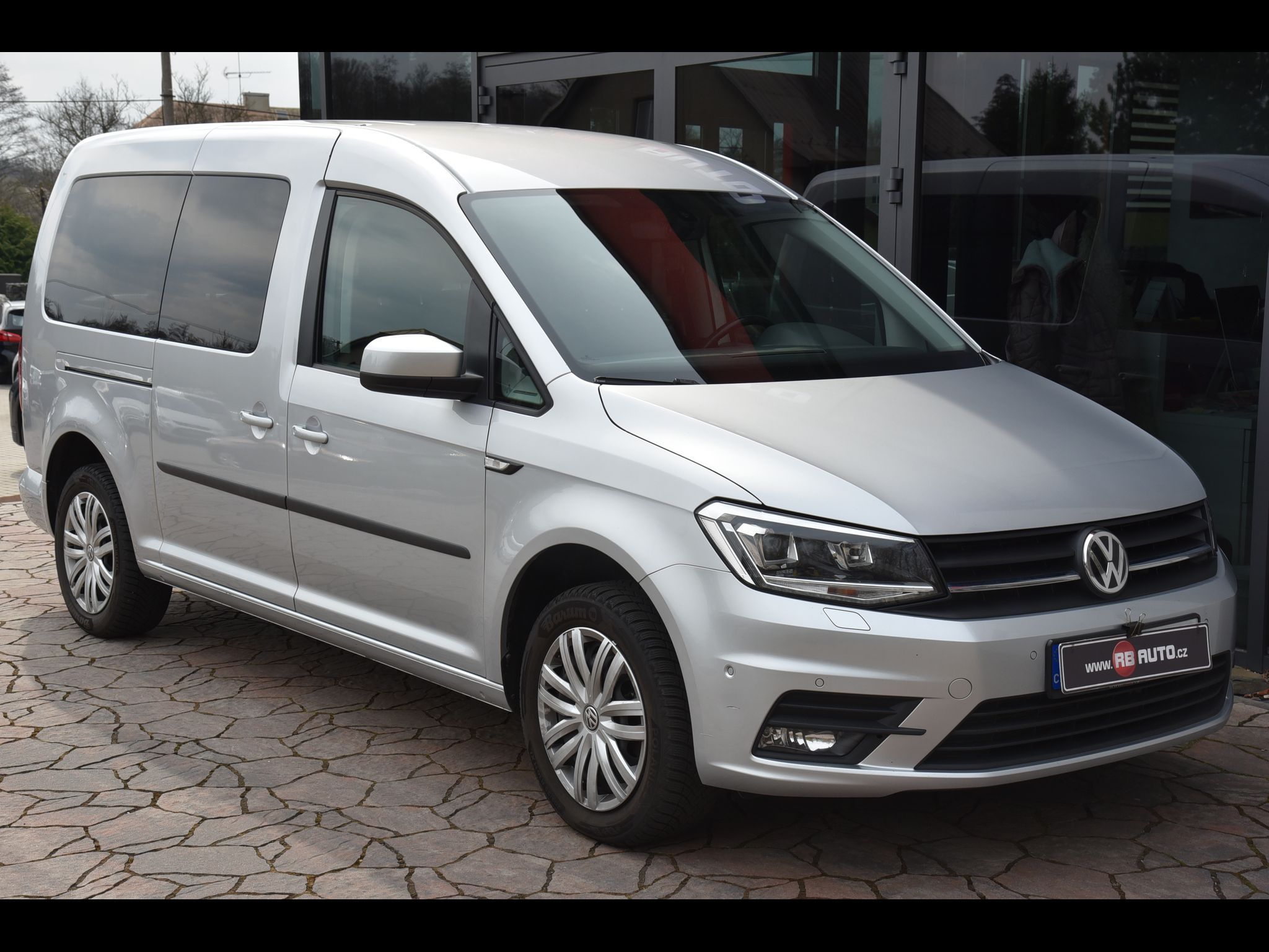 Volkswagen Caddy, 2.0 TDi 110 kw DSG Maxi - fotka 2