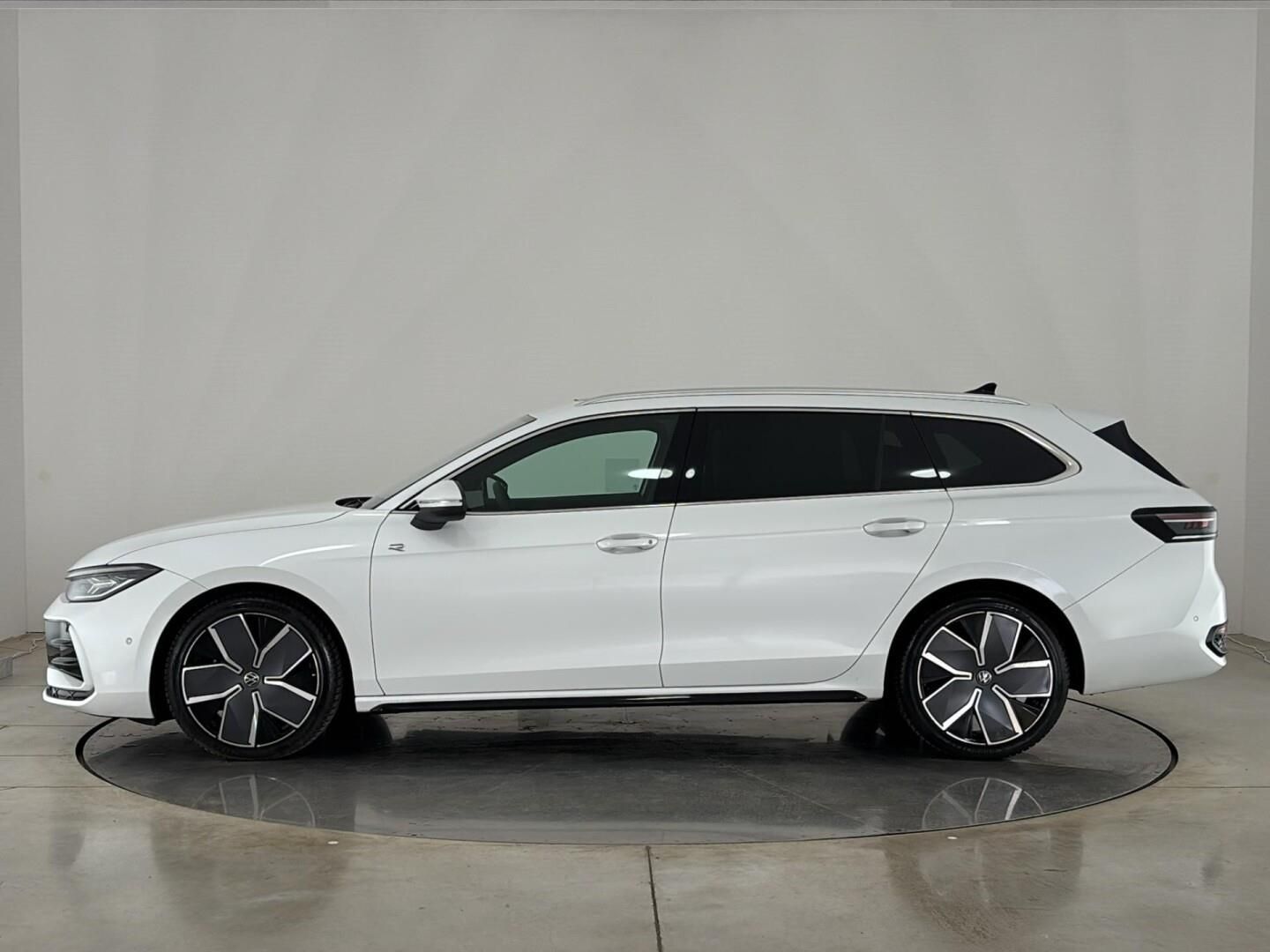 Volkswagen Passat, 2.0 TDI DSG / 110 kW R-Line - fotka 3