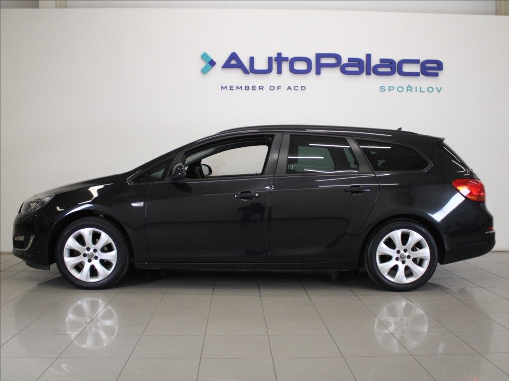 Opel Astra, 1,4 Turbo ST 137tkm.2.maj.Tažn - fotka 5