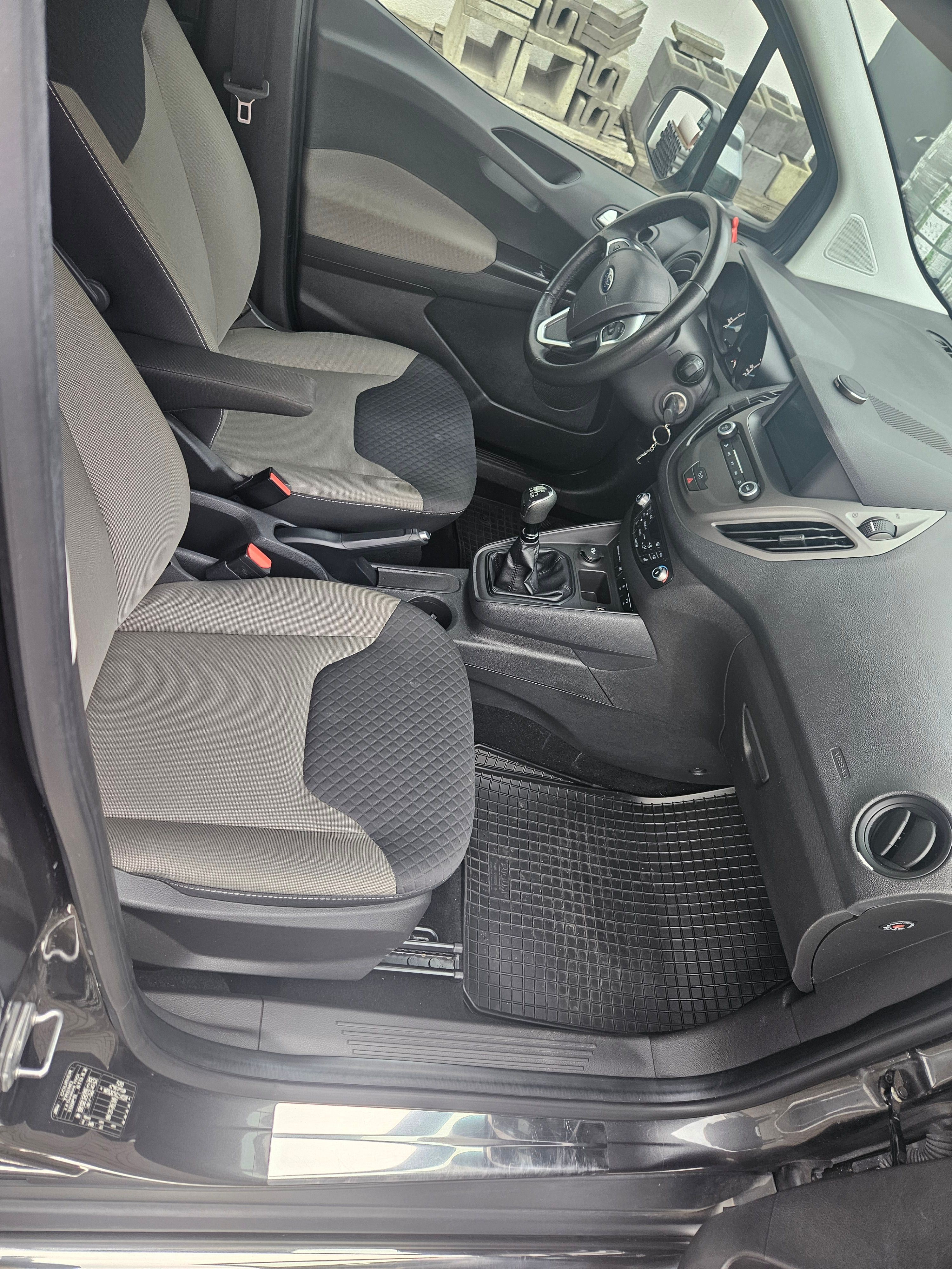Ford Tourneo Courier, Ford Courier 1.5 TDCi 74kw - fotka 4